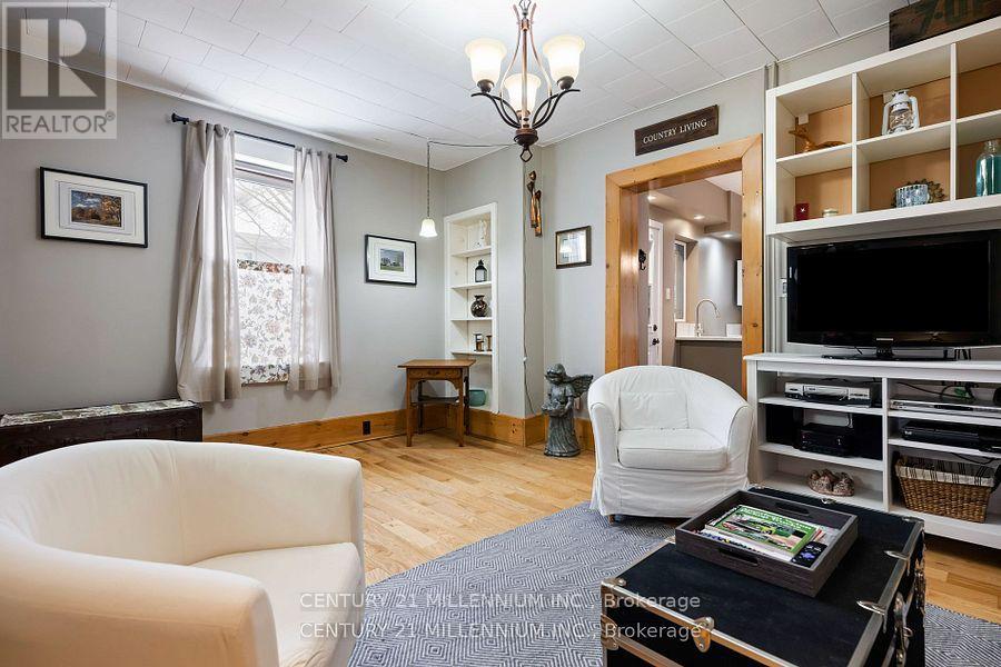 Property at 260 WELLINGTON STREET E image 4