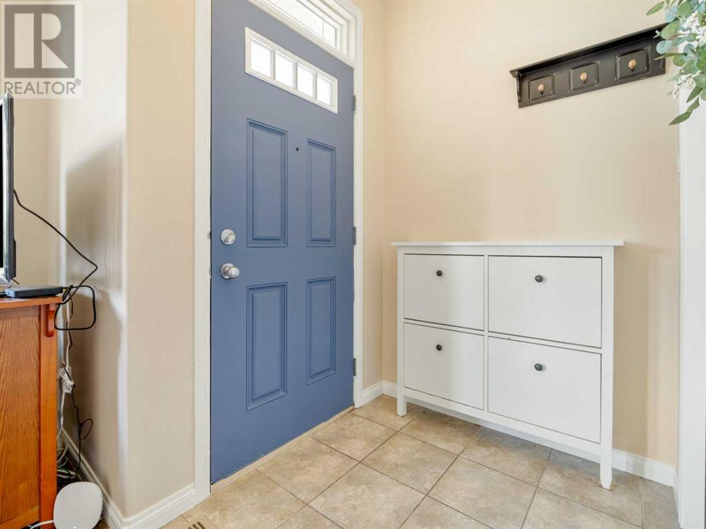 Property at 512 Silkstone Crescent W image 4