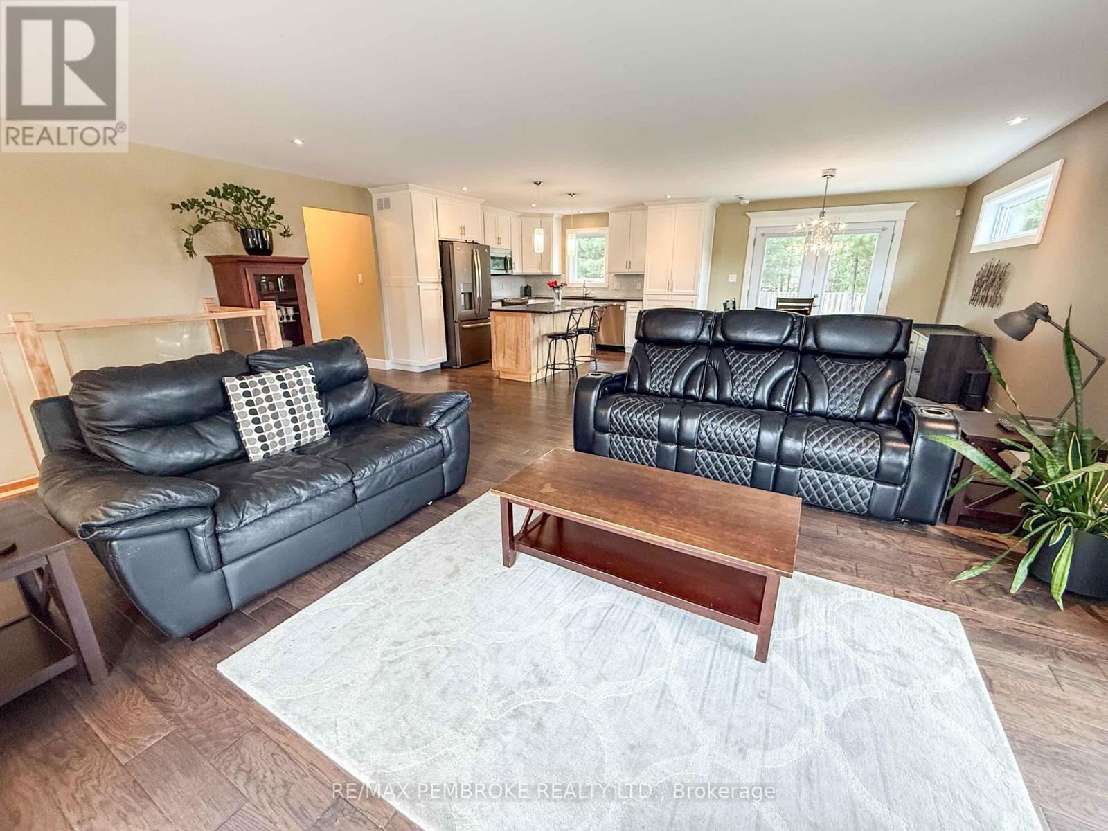 2 Marquis Drive, Petawawa, Ontario  K8H 0E5 - Photo 16 - X12167608