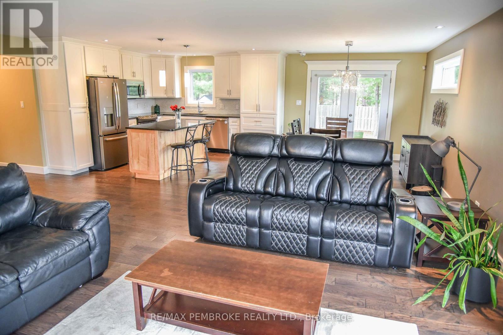 2 Marquis Drive, Petawawa, Ontario  K8H 0E5 - Photo 19 - X12167608