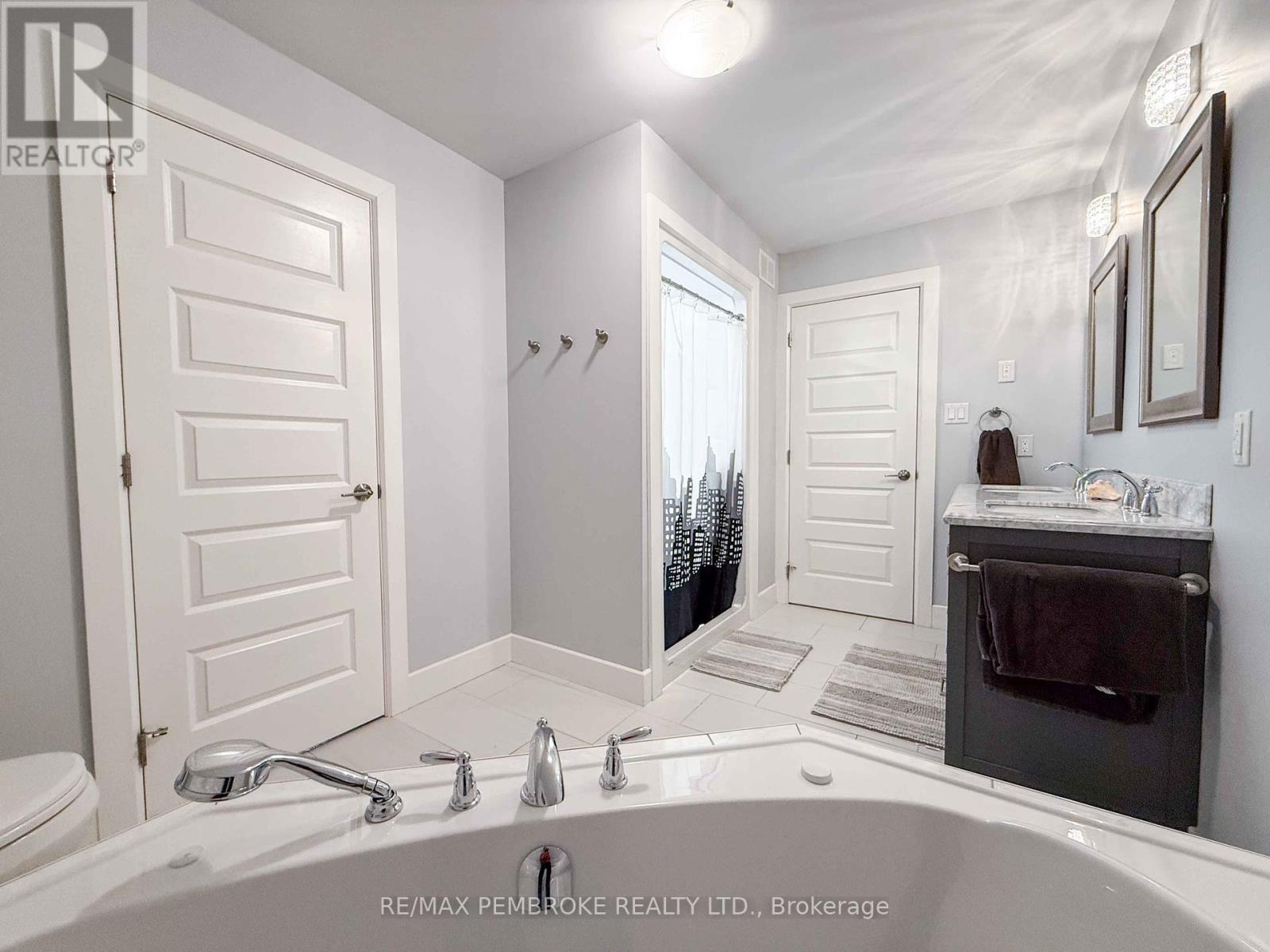 2 Marquis Drive, Petawawa, Ontario  K8H 0E5 - Photo 25 - X12167608