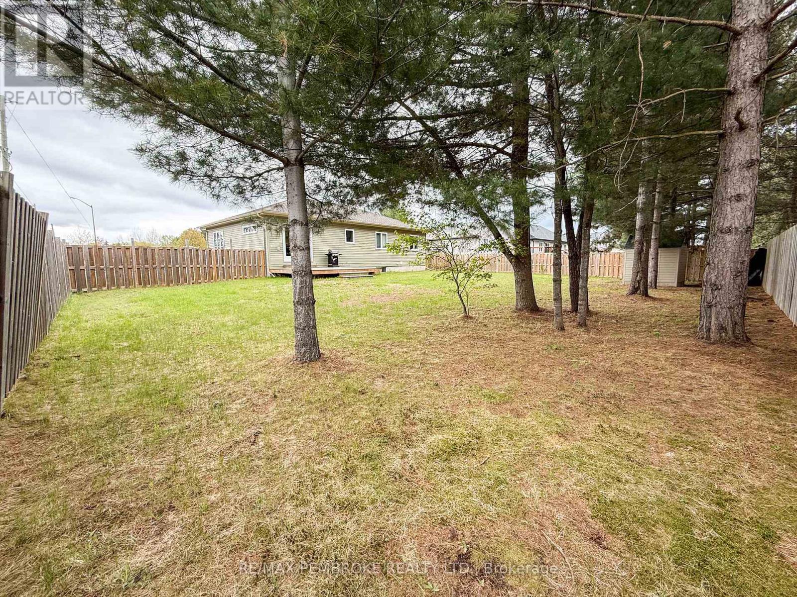 2 Marquis Drive, Petawawa, Ontario  K8H 0E5 - Photo 43 - X12167608