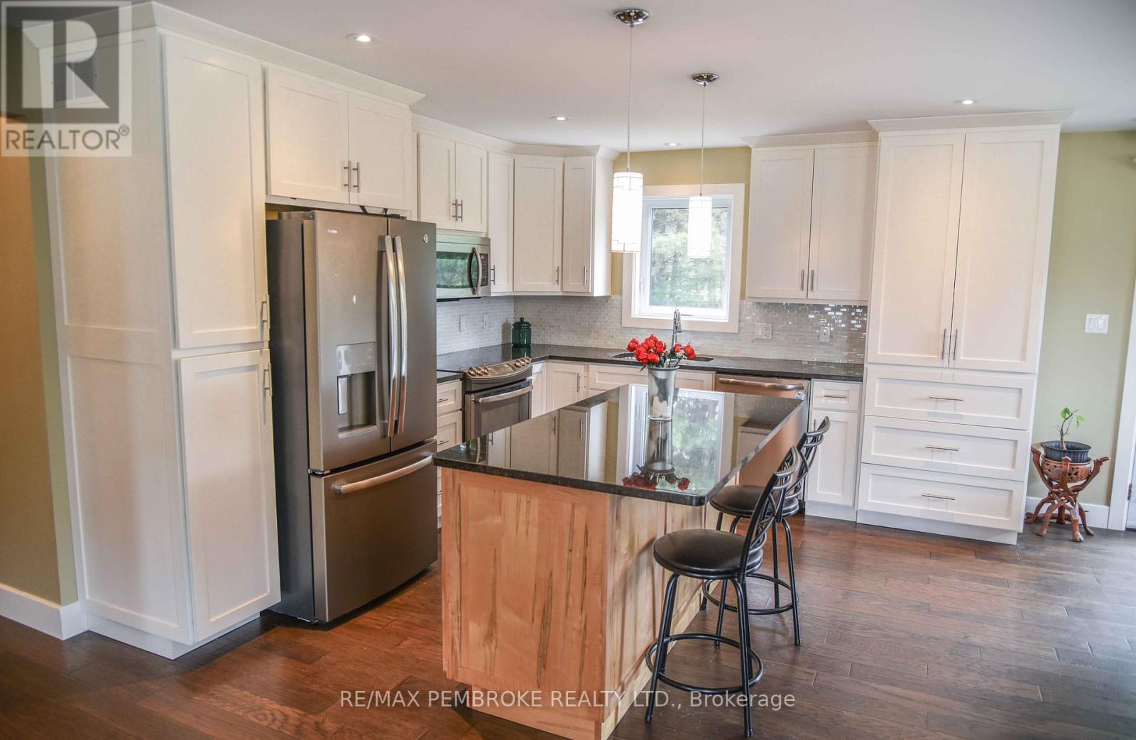 2 Marquis Drive, Petawawa, Ontario  K8H 0E5 - Photo 8 - X12167608