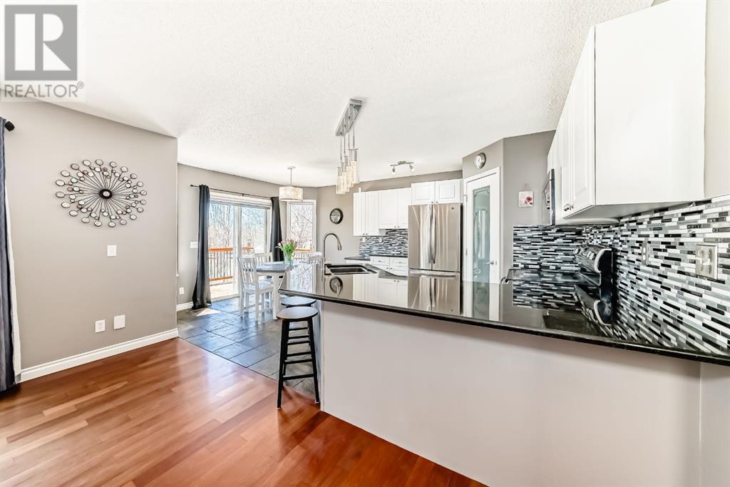 92 Bow Ridge Crescent, Cochrane, Alberta  T4C 1V1 - Photo 5 - A2216760