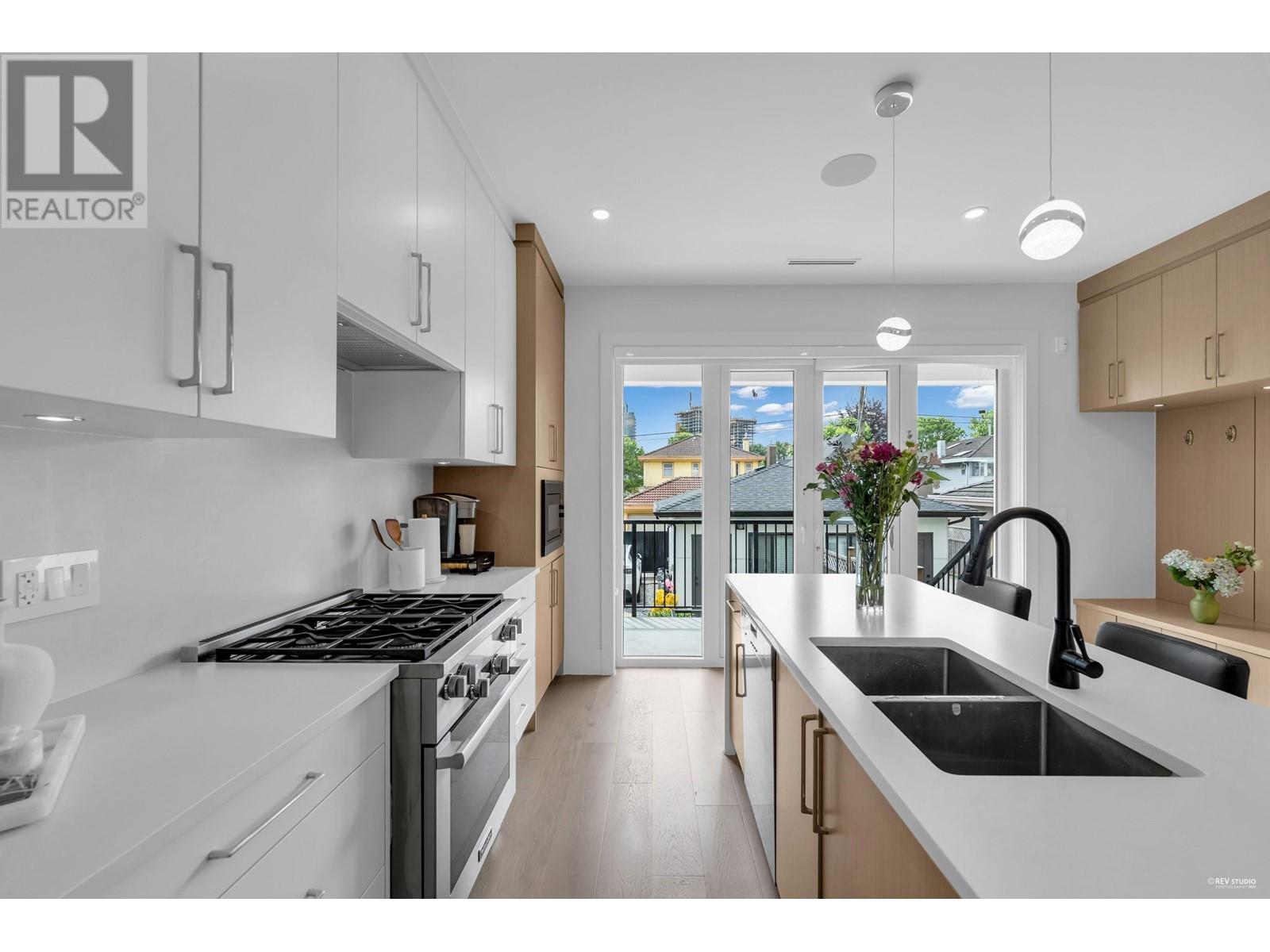 560 W 63rd Avenue, Vancouver, British Columbia  V6P 2G8 - Photo 3 - R3006135