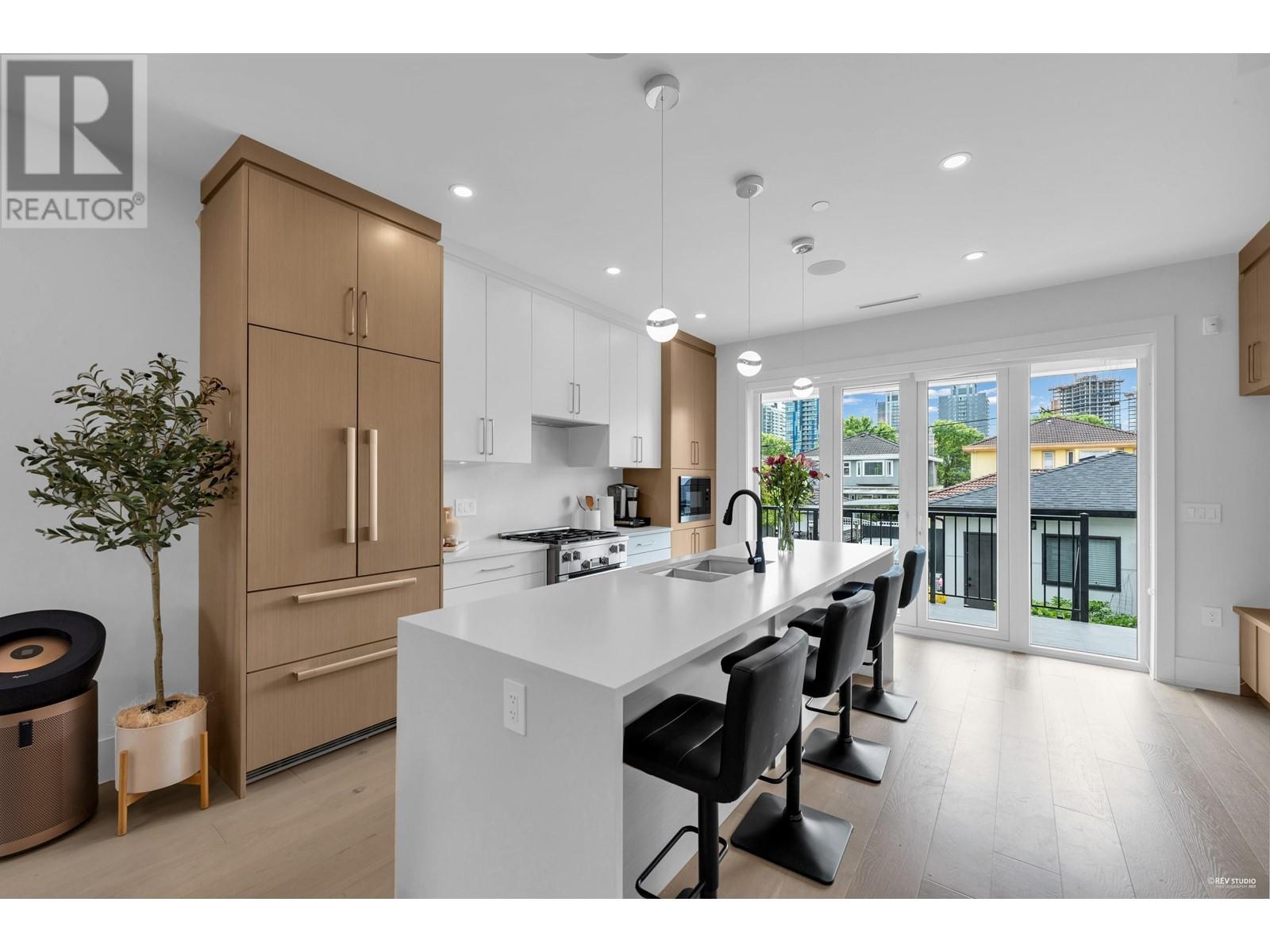 560 W 63rd Avenue, Vancouver, British Columbia  V6P 2G8 - Photo 2 - R3006135