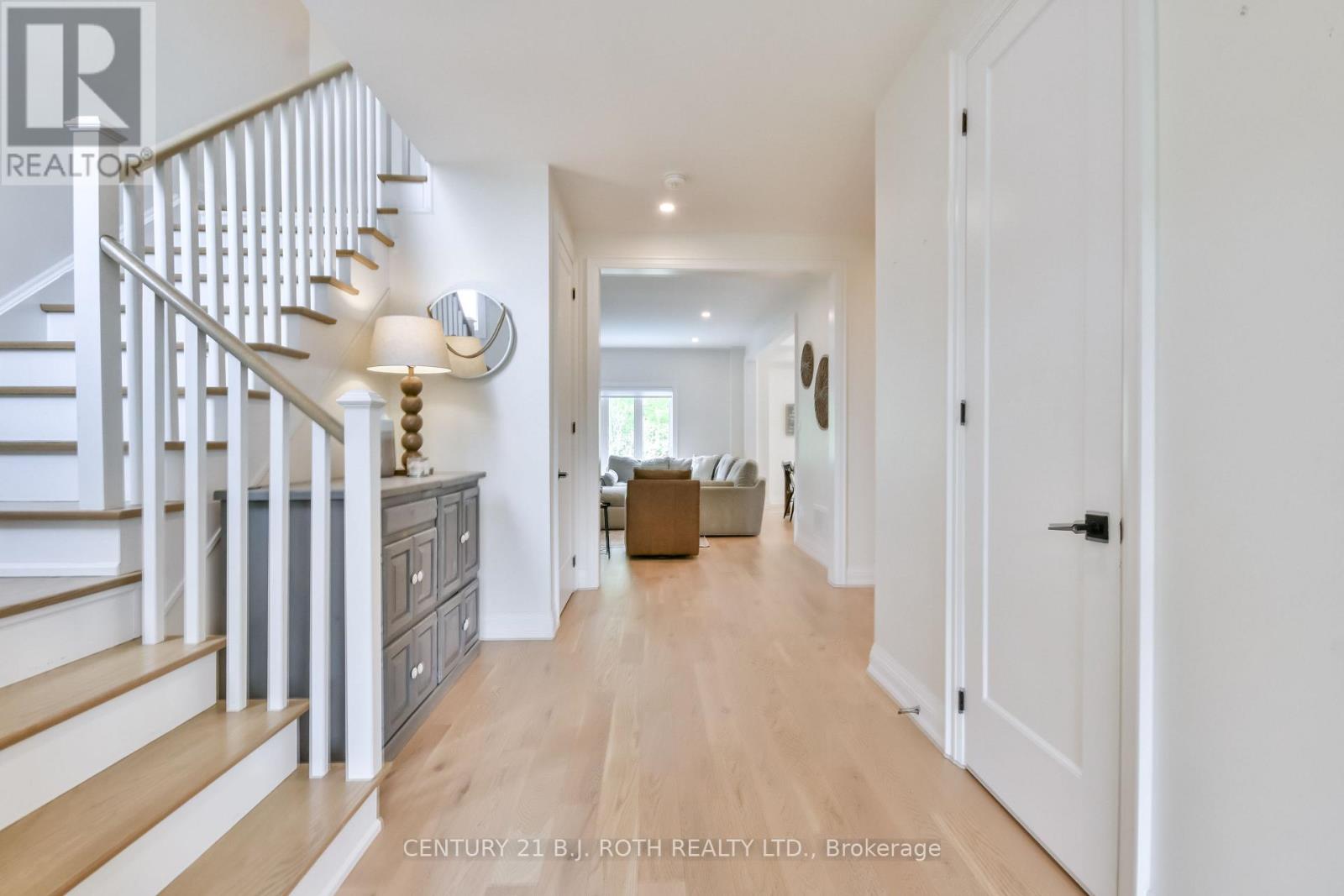 61 Muirfield Drive, Barrie (Holly), Ontario  L4N 6J9 - Photo 4 - S12128198