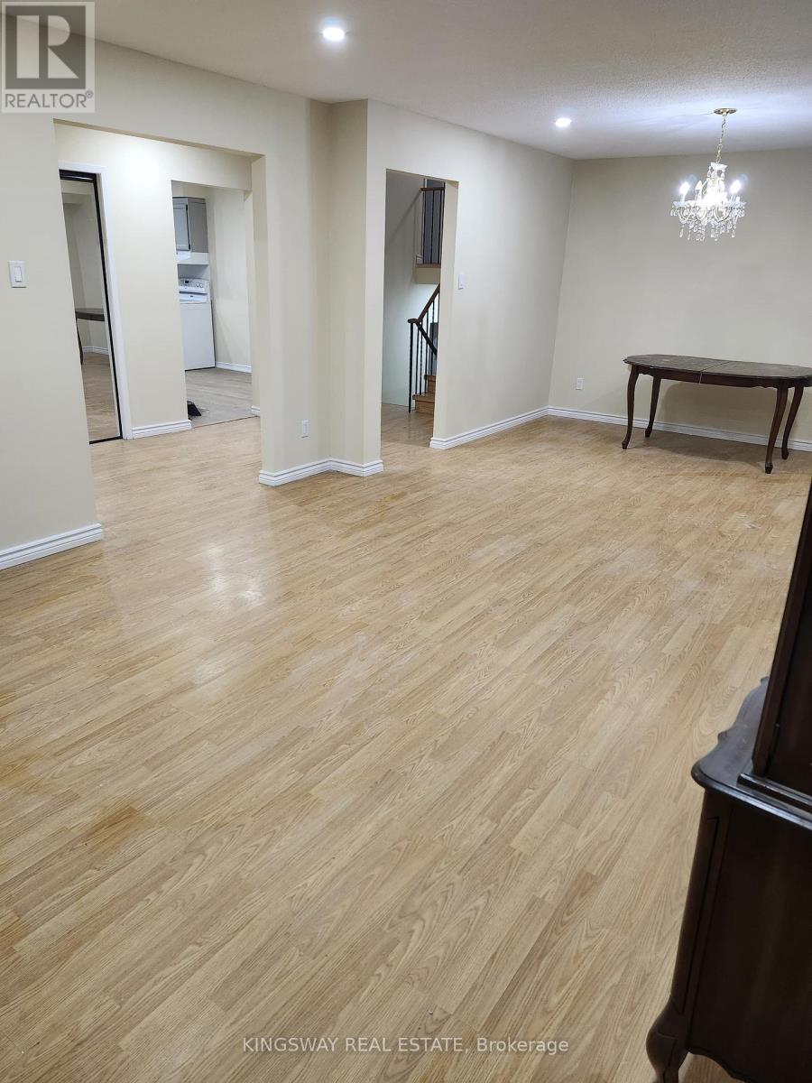 2401 Amblecote Lane, Burlington (Brant Hills), Ontario  L7P 4E6 - Photo 7 - W12044775