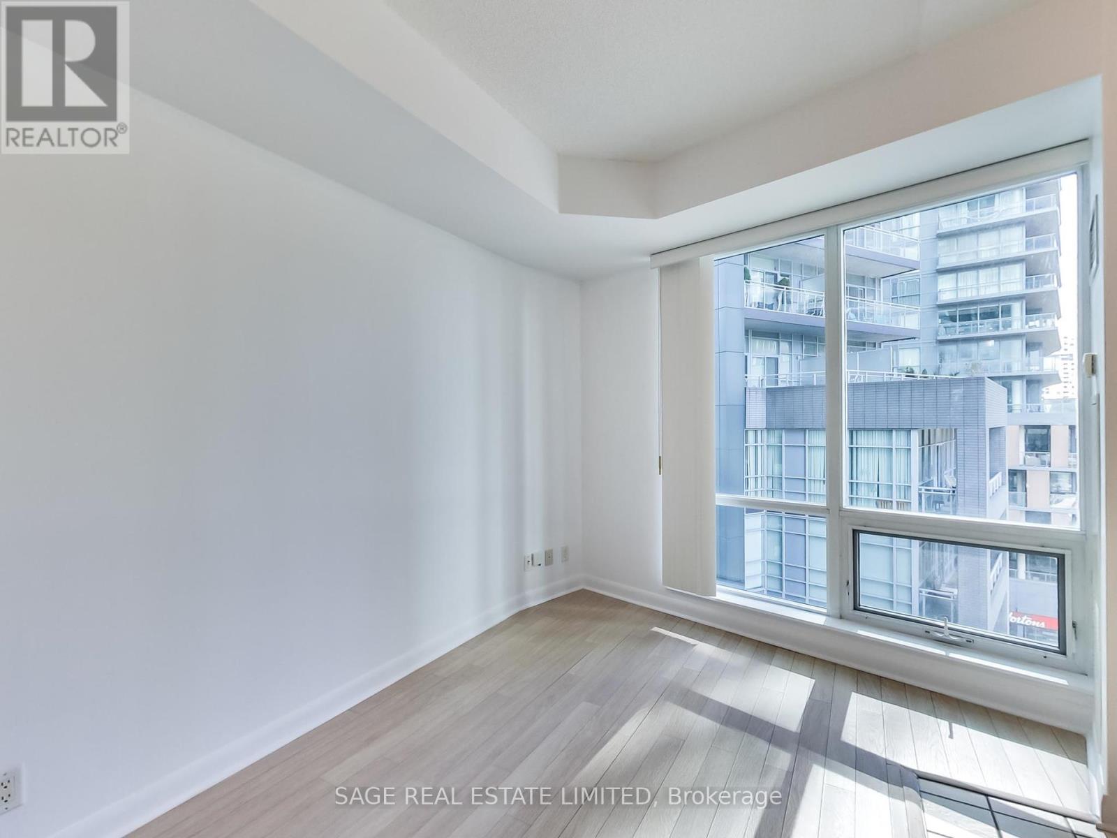 702 - 600 Fleet Street, Toronto, Ontario  M6K 3P5 - Photo 2 - C12167607