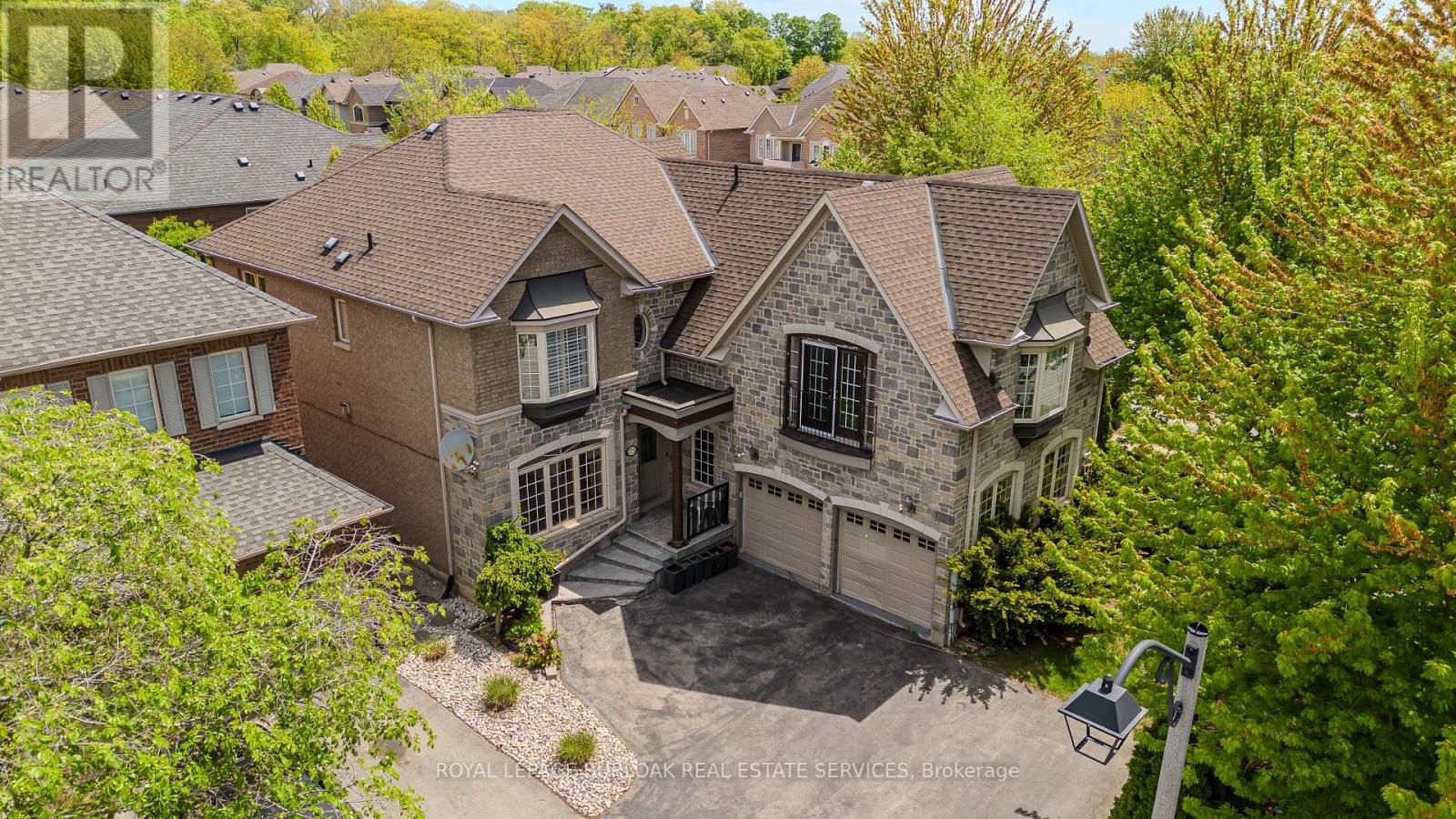 373 Burloak Drive, Oakville, Ontario  L6L 6W8 - Photo 4 - W12166999