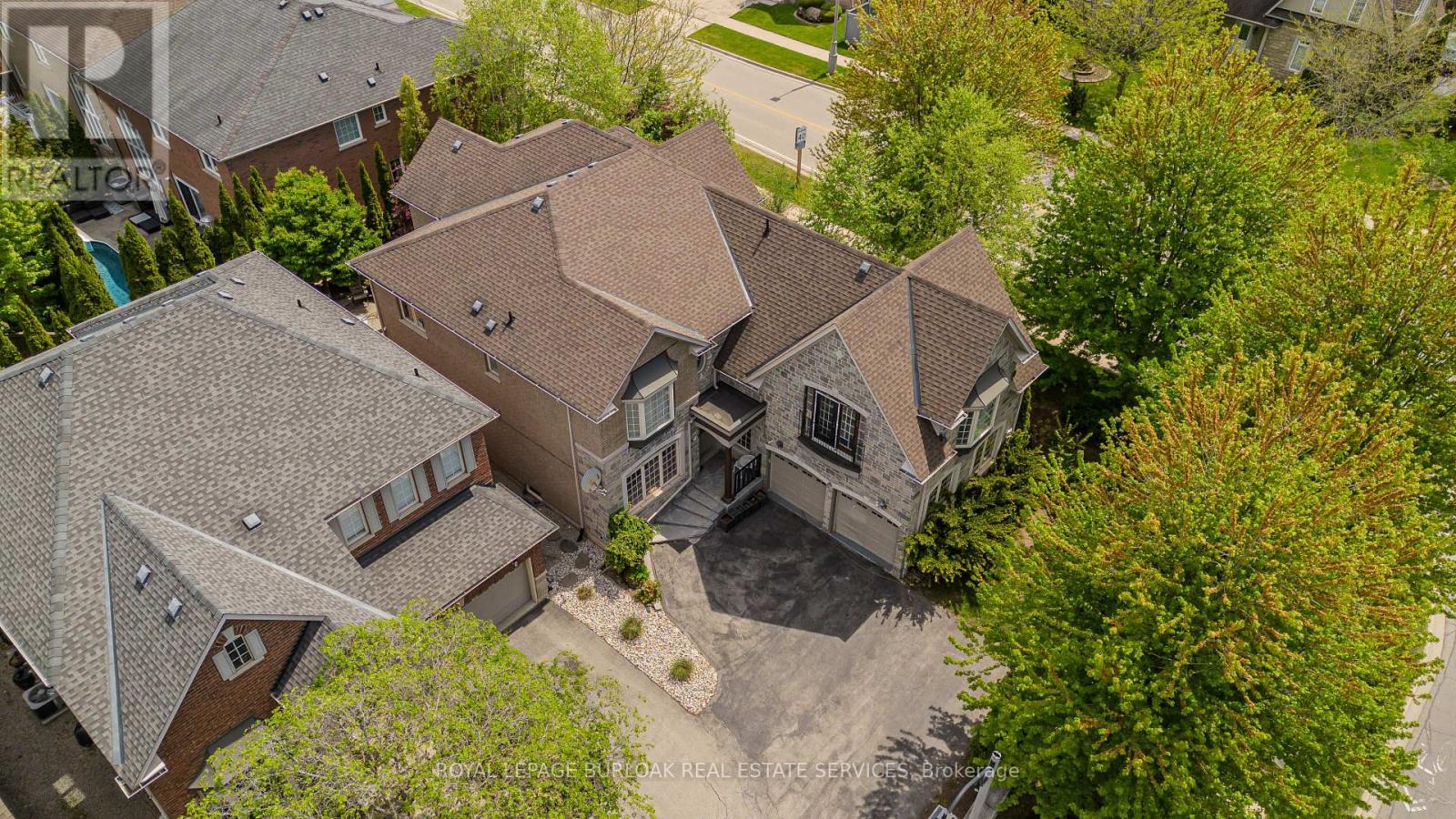 373 Burloak Drive, Oakville, Ontario  L6L 6W8 - Photo 3 - W12166999