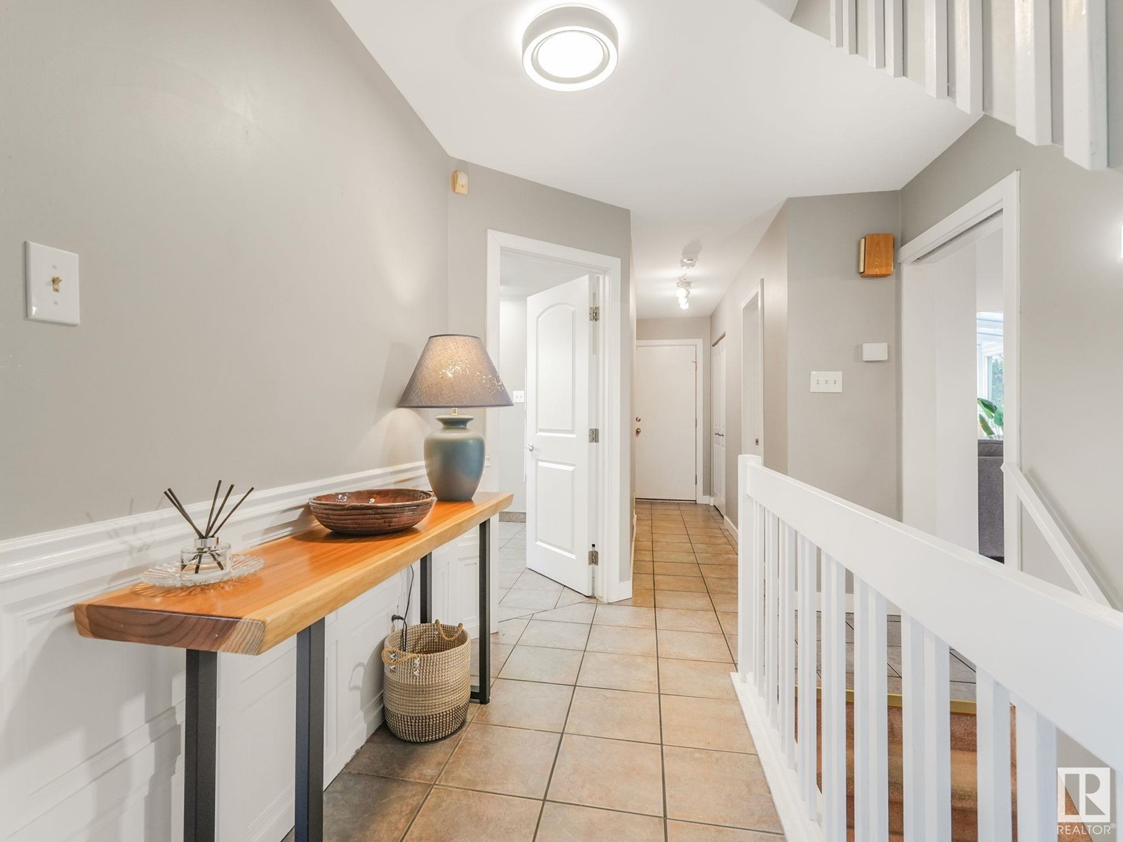 Property at 843 WANYANDI RD NW image 4