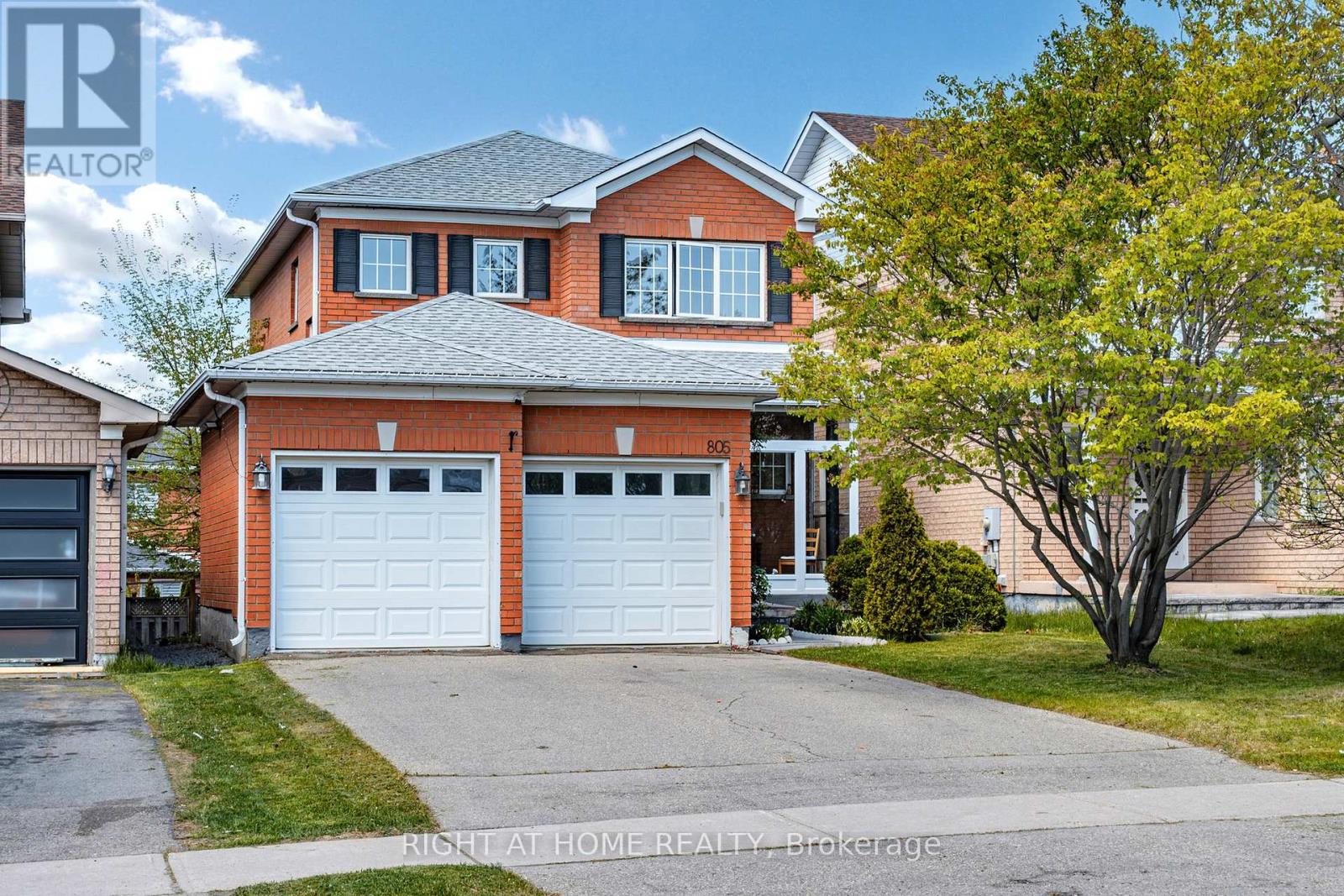 805 Stonehaven Avenue, Newmarket, Ontario  L3X 2K3 - Photo 1 - N12167610