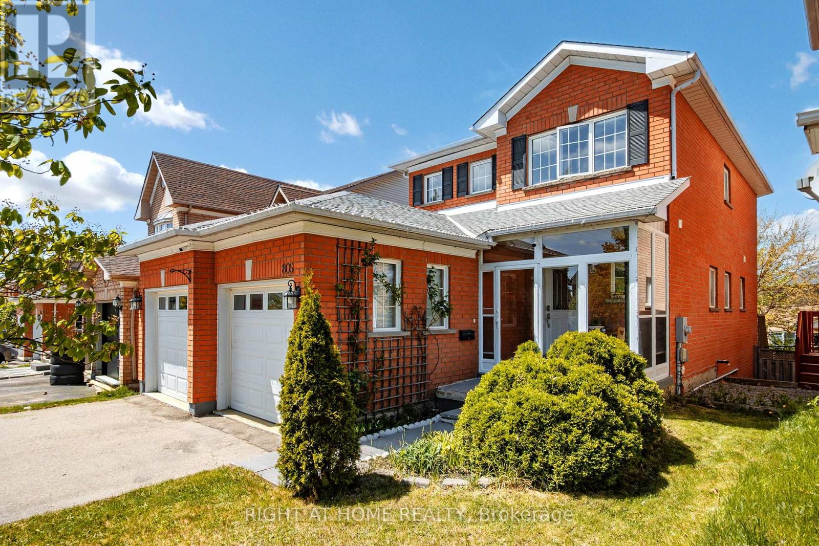 805 Stonehaven Avenue, Newmarket, Ontario  L3X 2K3 - Photo 2 - N12167610