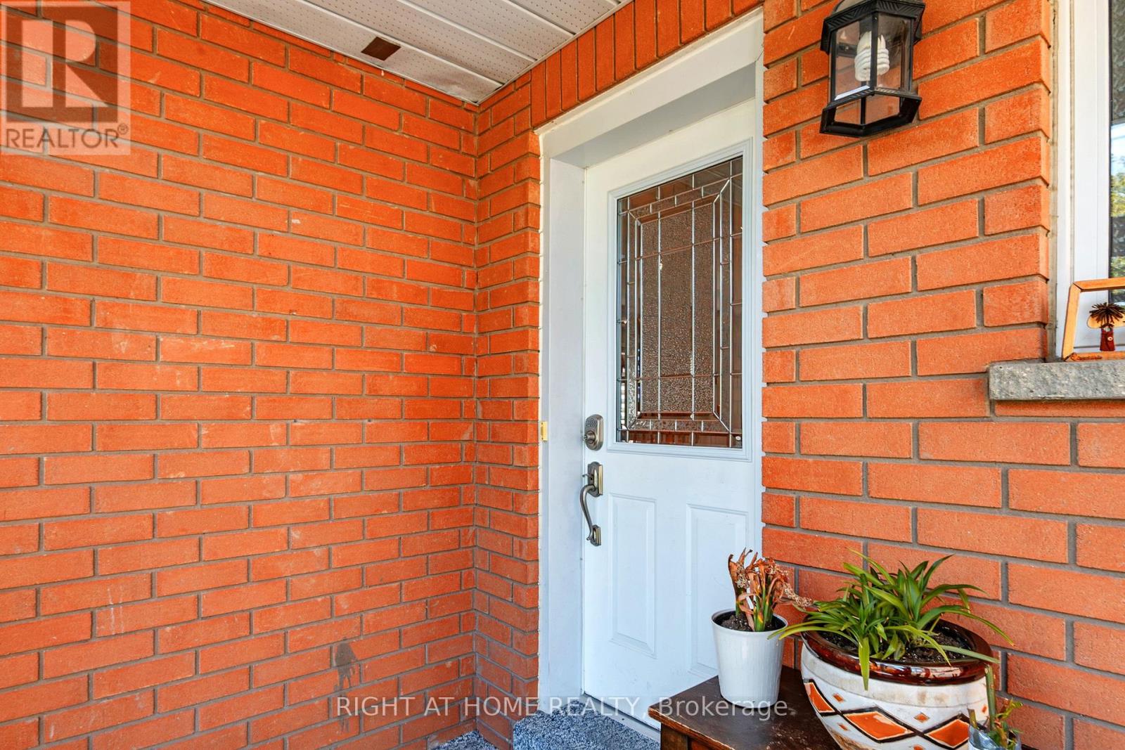 805 Stonehaven Avenue, Newmarket, Ontario  L3X 2K3 - Photo 3 - N12167610