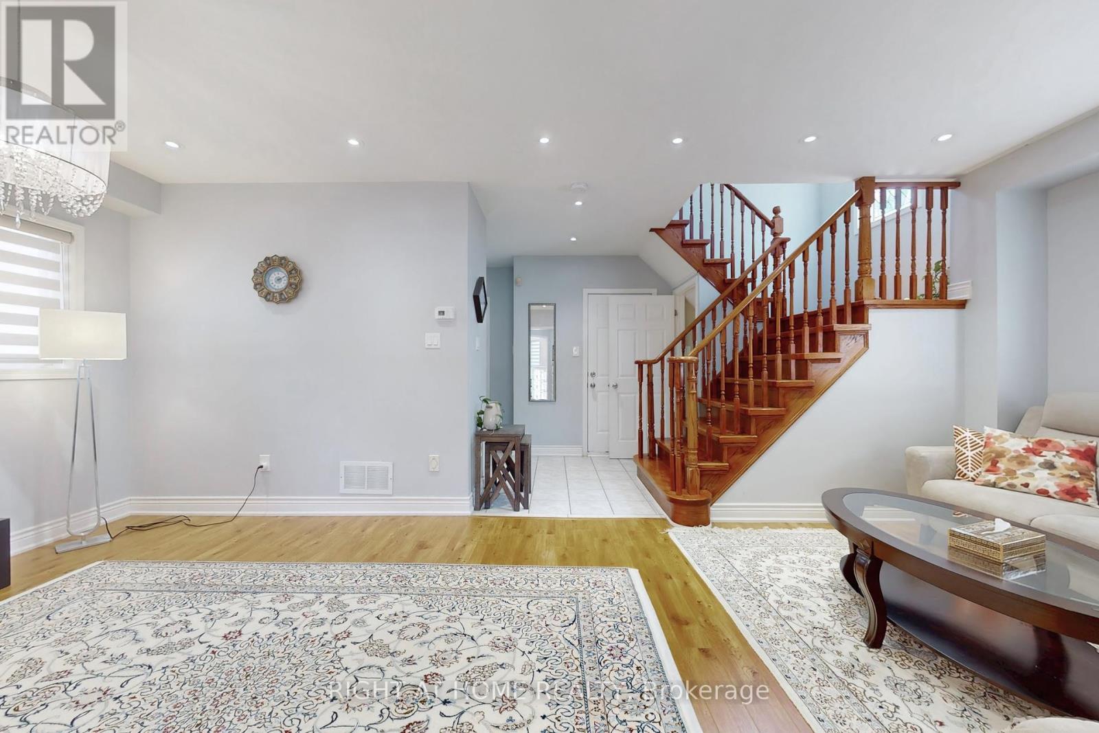 805 Stonehaven Avenue, Newmarket, Ontario  L3X 2K3 - Photo 8 - N12167610