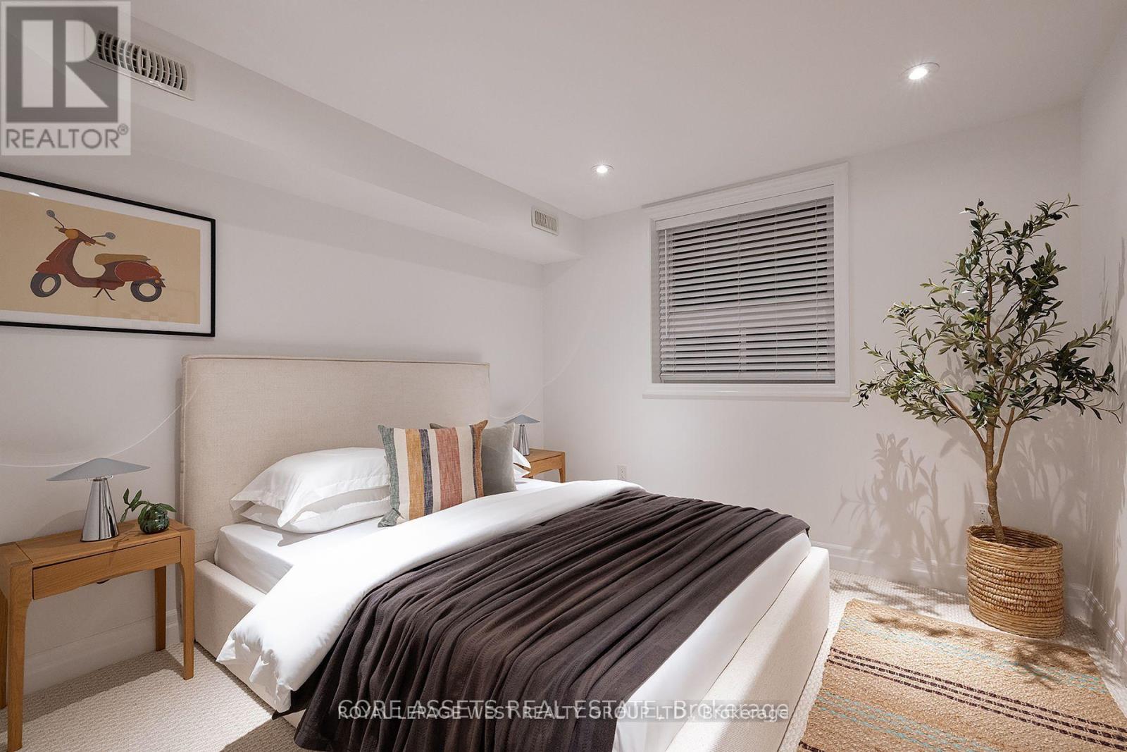 Lower - 26 Royal Street, Toronto, Ontario  M6N 3Z4 - Photo 6 - W12167632