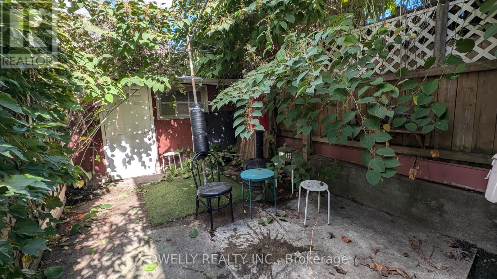 ROOM #3 - 662 DUNDAS STREET W, Toronto, Ontario