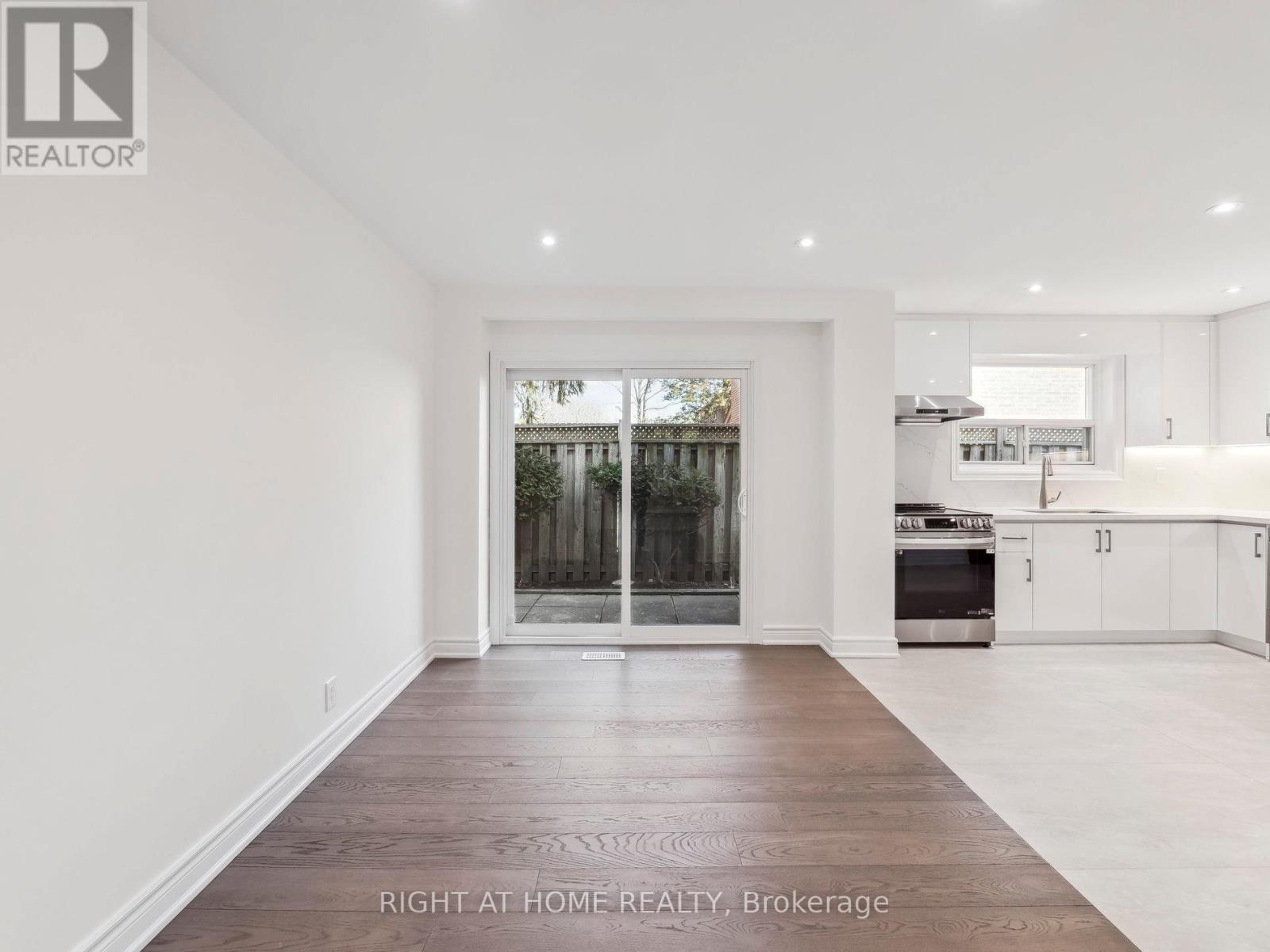 2 Kempsell Crescent, Toronto, Ontario  M2J 2Z7 - Photo 7 - C12061068