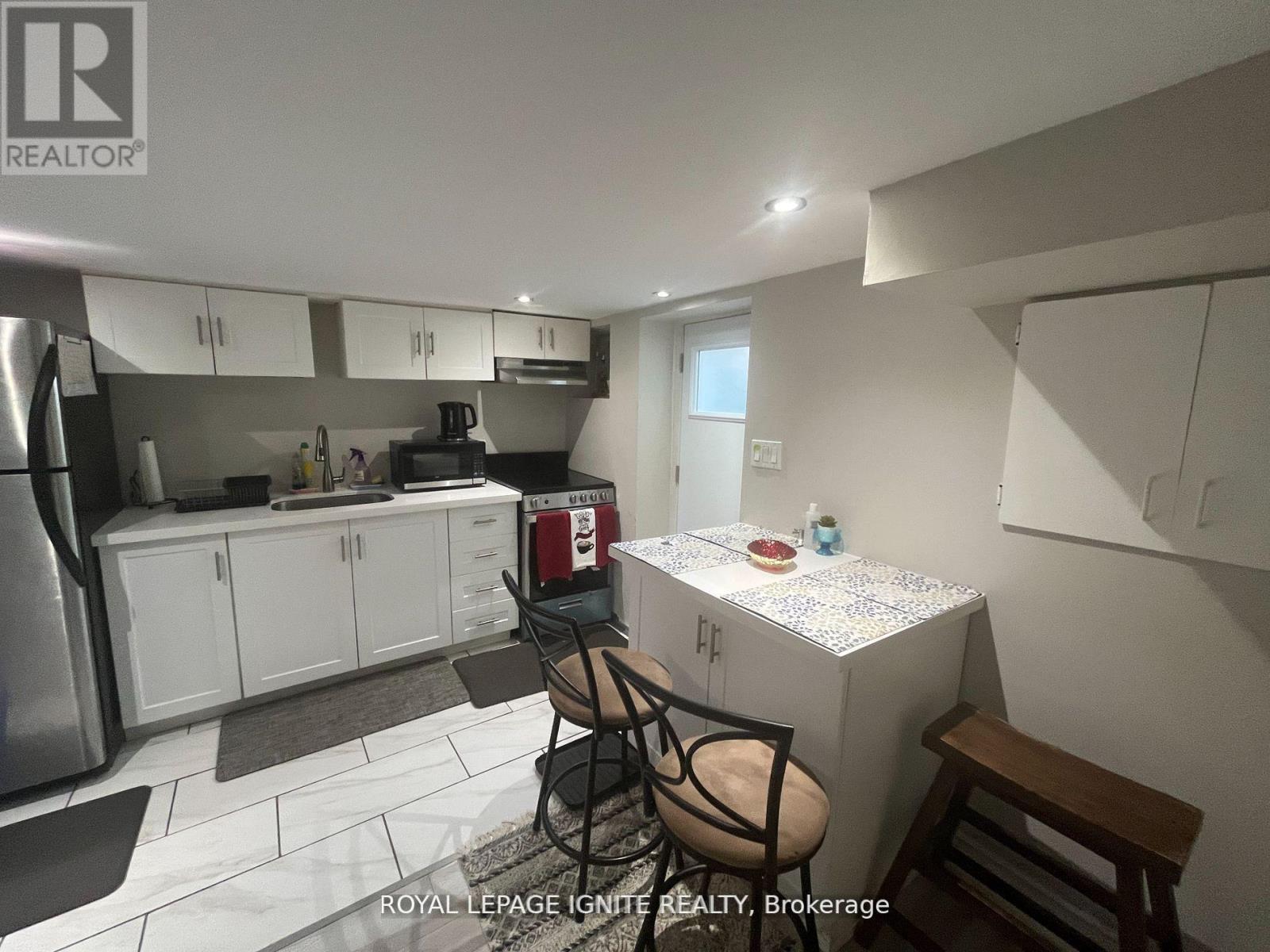 97 Henrietta Street, Toronto, Ontario  M6N 1S5 - Photo 8 - W12167676