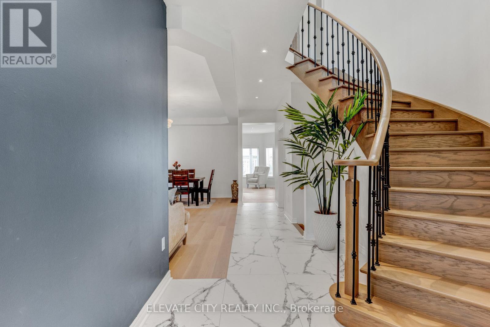 3538 Aquinas Avenue, Mississauga, Ontario  L5M 7L7 - Photo 5 - W12167693