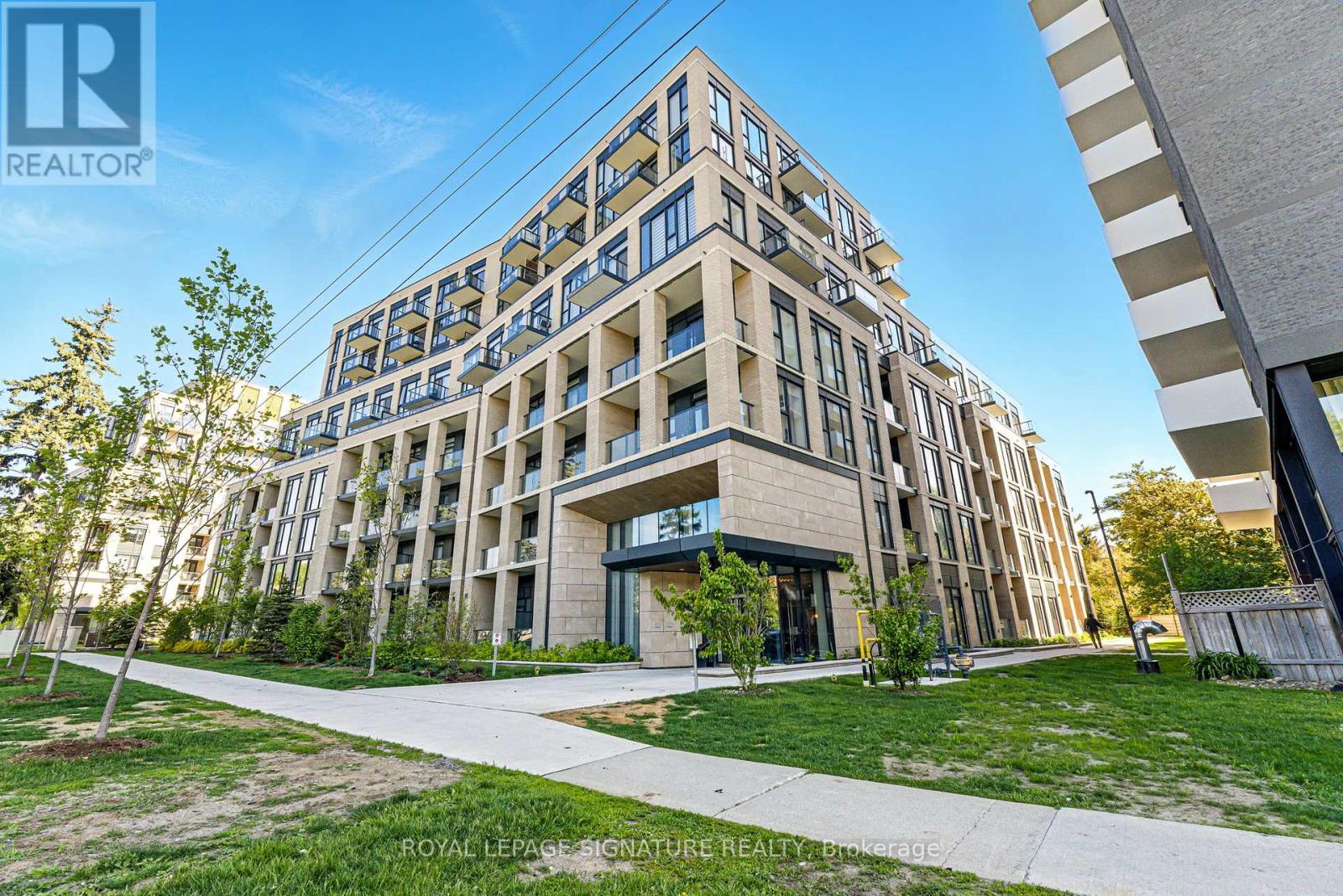 324 - 293 THE KINGSWAY, Toronto, Ontario