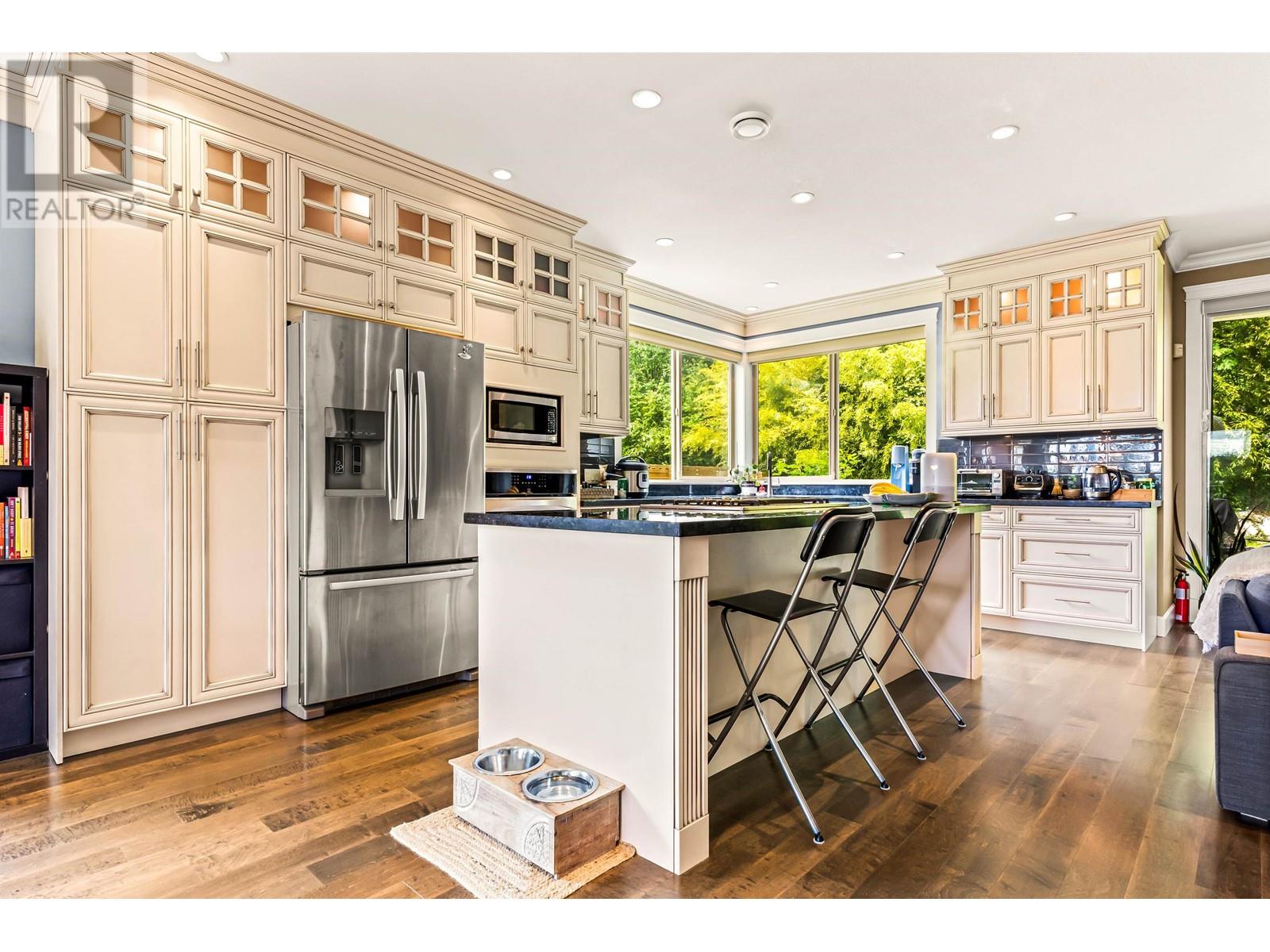 915 Thistle Place, Britannia Beach, British Columbia  V0N 1J0 - Photo 5 - R3006302