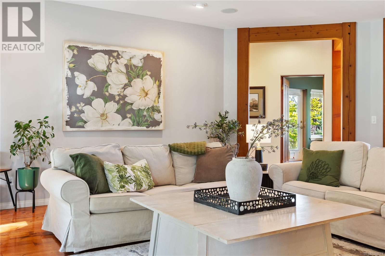 Property at 3274 Majestic Dr image 5
