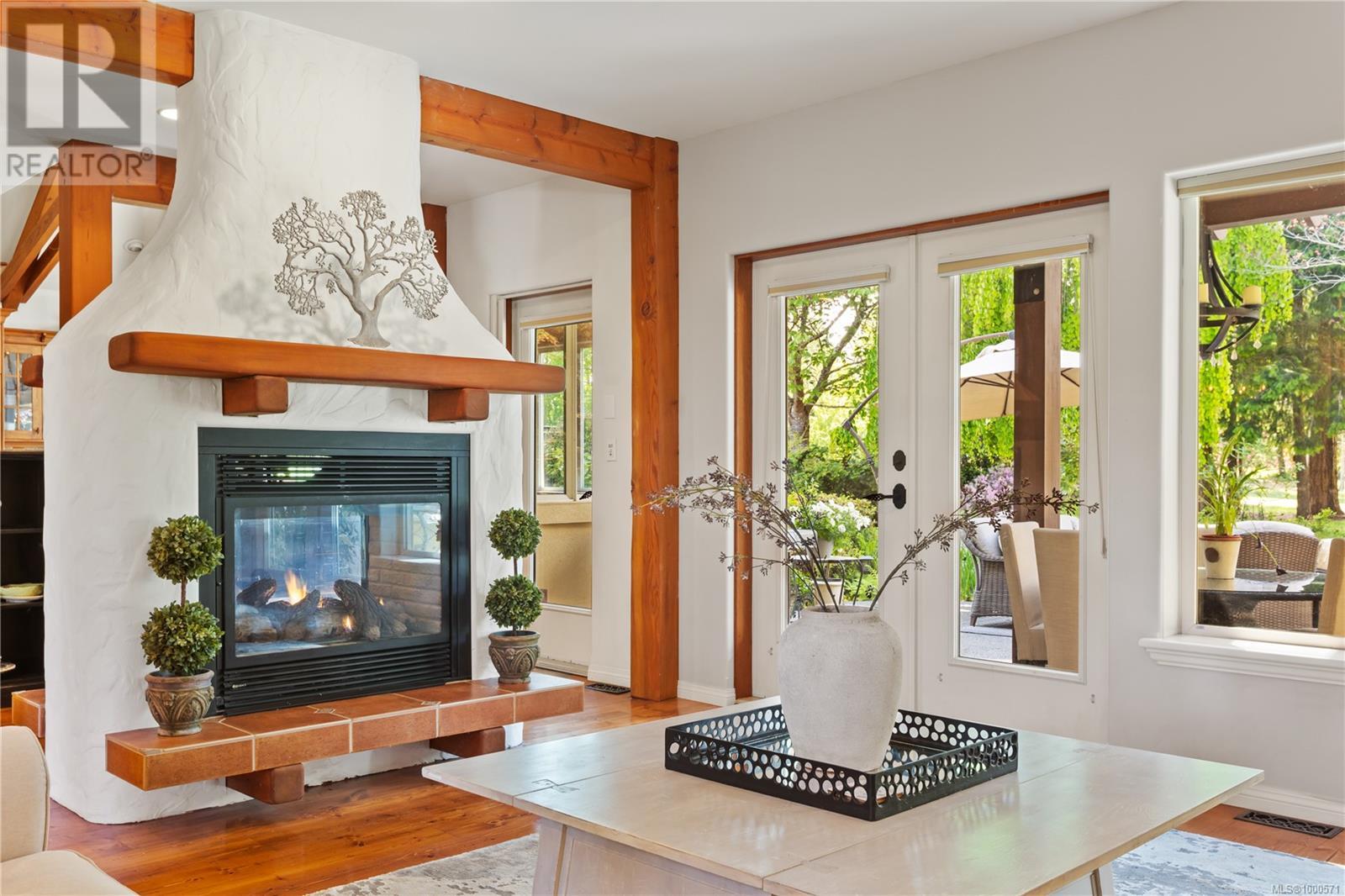 Property at 3274 Majestic Dr image 2