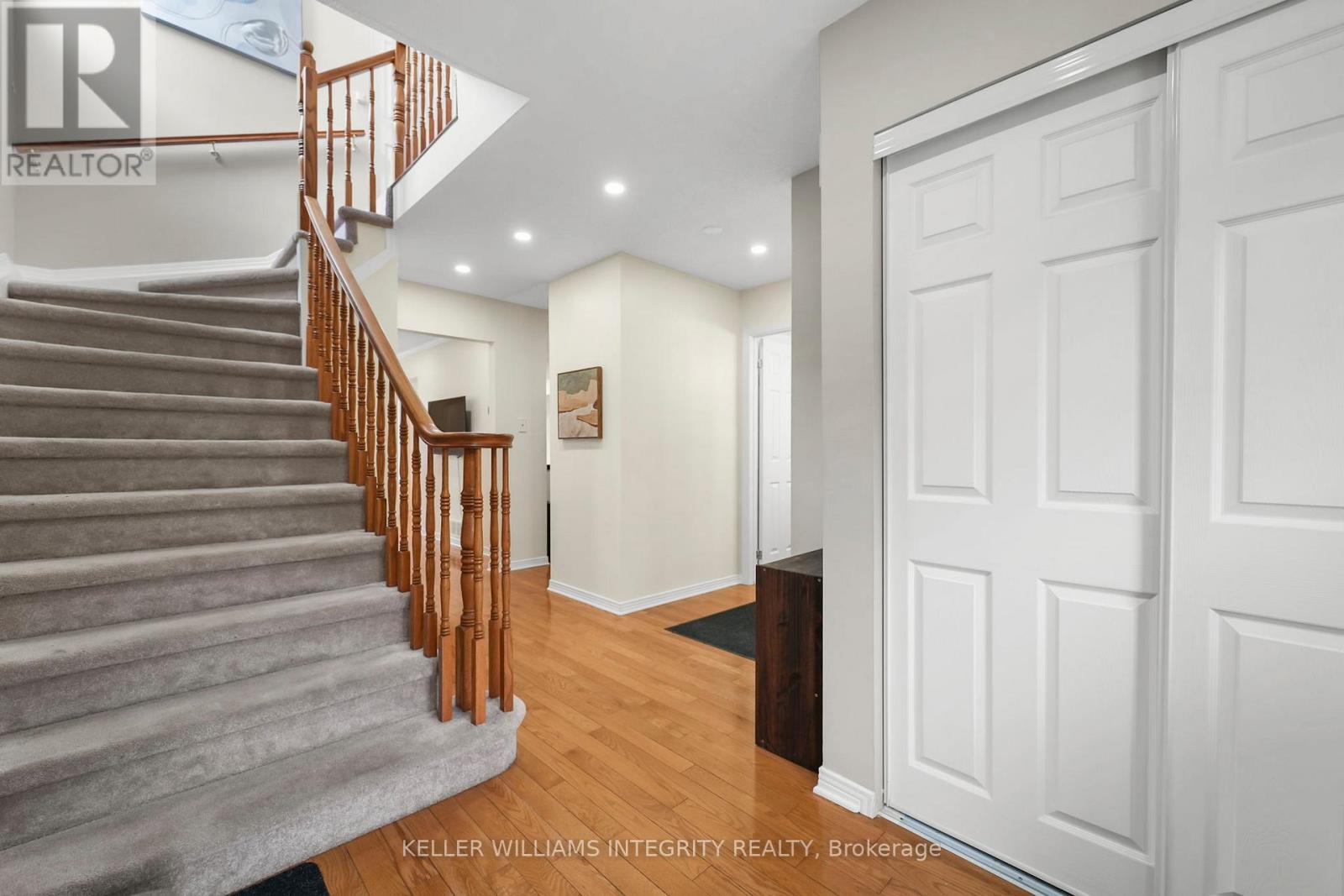 43 Aintree Place, Ottawa, Ontario  K2M 2G6 - Photo 4 - X12164345
