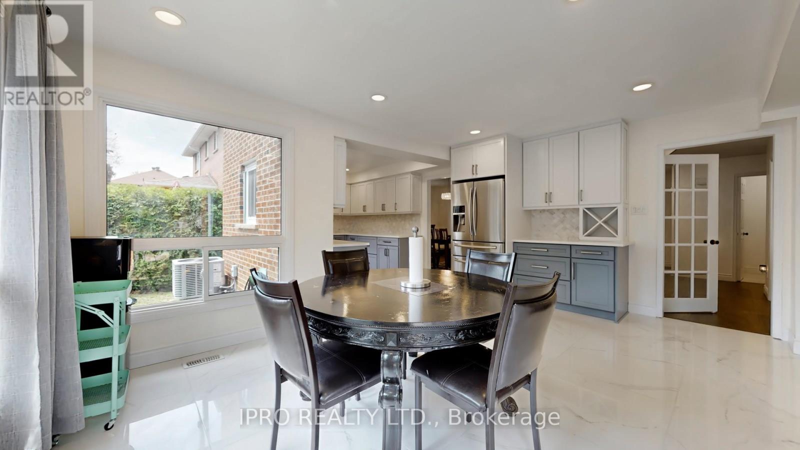 2088 Madden Boulevard, Oakville, Ontario  L6H 3L6 - Photo 16 - W12167733