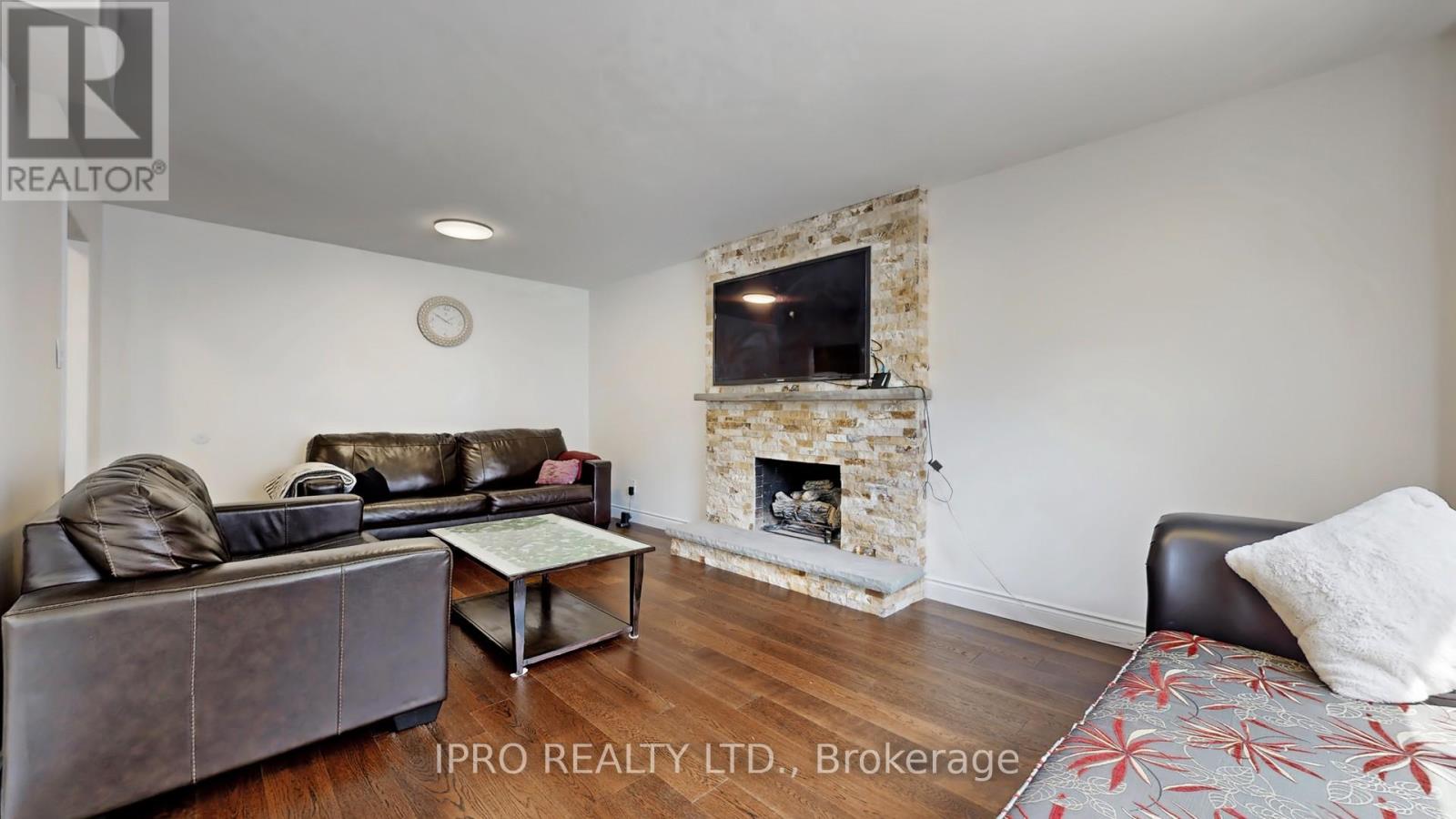 2088 Madden Boulevard, Oakville, Ontario  L6H 3L6 - Photo 3 - W12167733