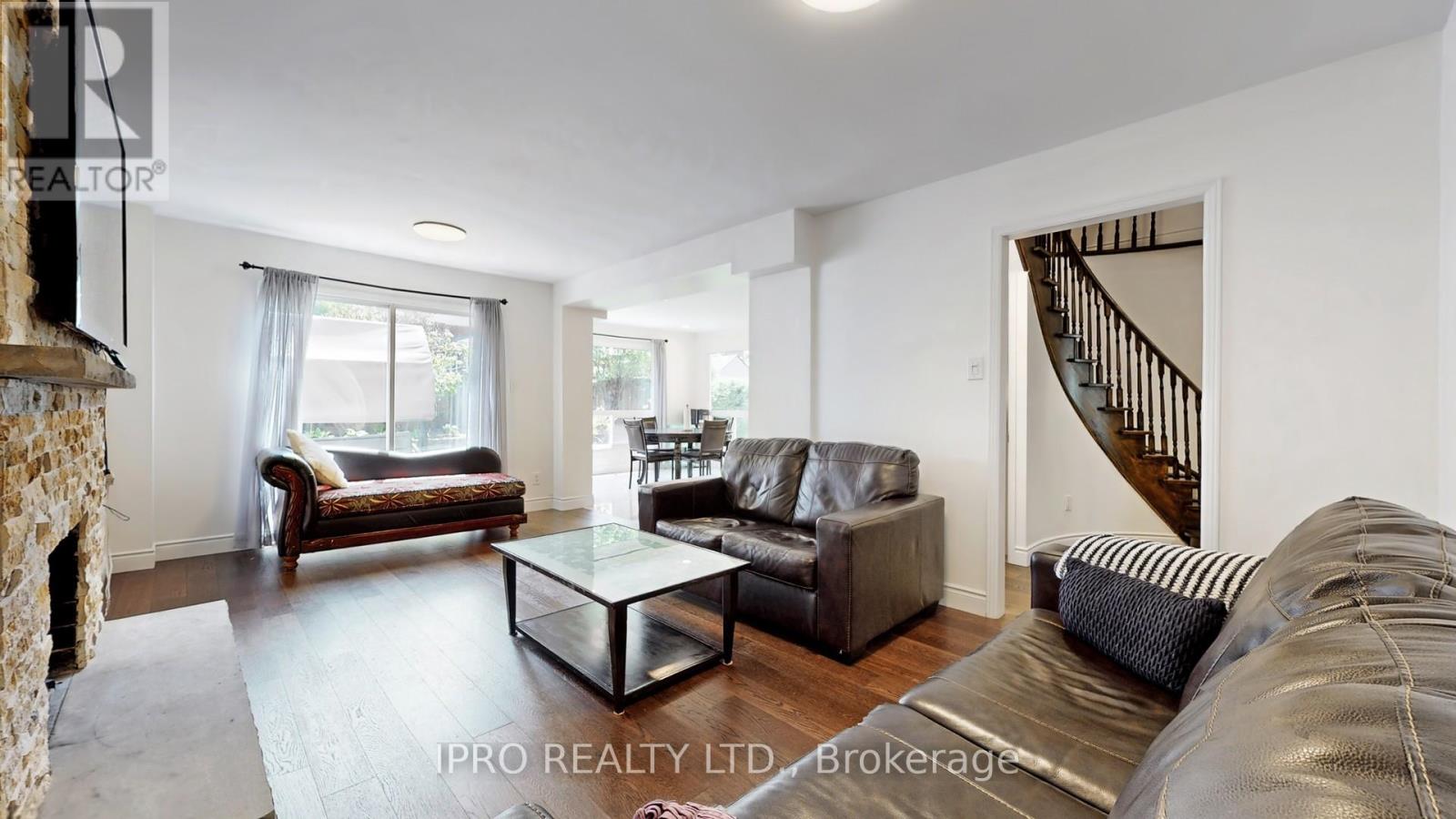 2088 Madden Boulevard, Oakville, Ontario  L6H 3L6 - Photo 5 - W12167733