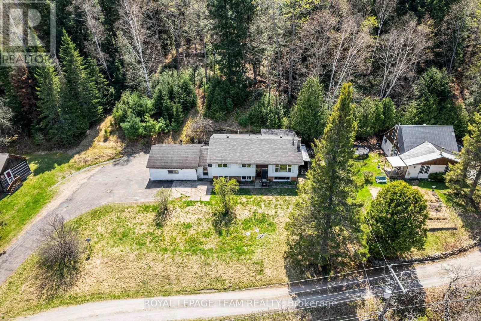39220 COMBERMERE ROAD, Madawaska Valley, Ontario
