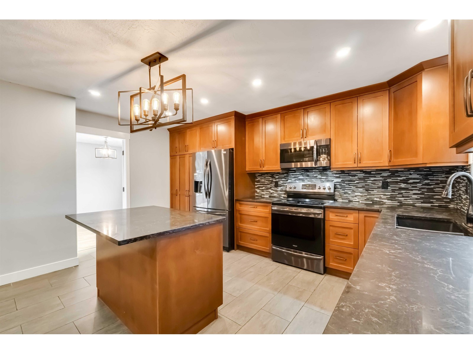 22990 70a Avenue, Langley, British Columbia  V2Y 2J9 - Photo 11 - R3006278