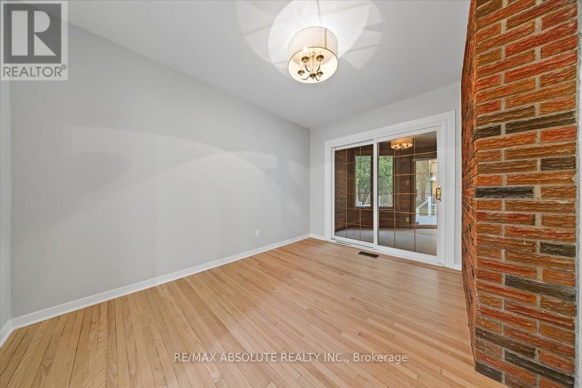 36 Beverly Street, Ottawa, Ontario  K2S 0S2 - Photo 12 - X12167748