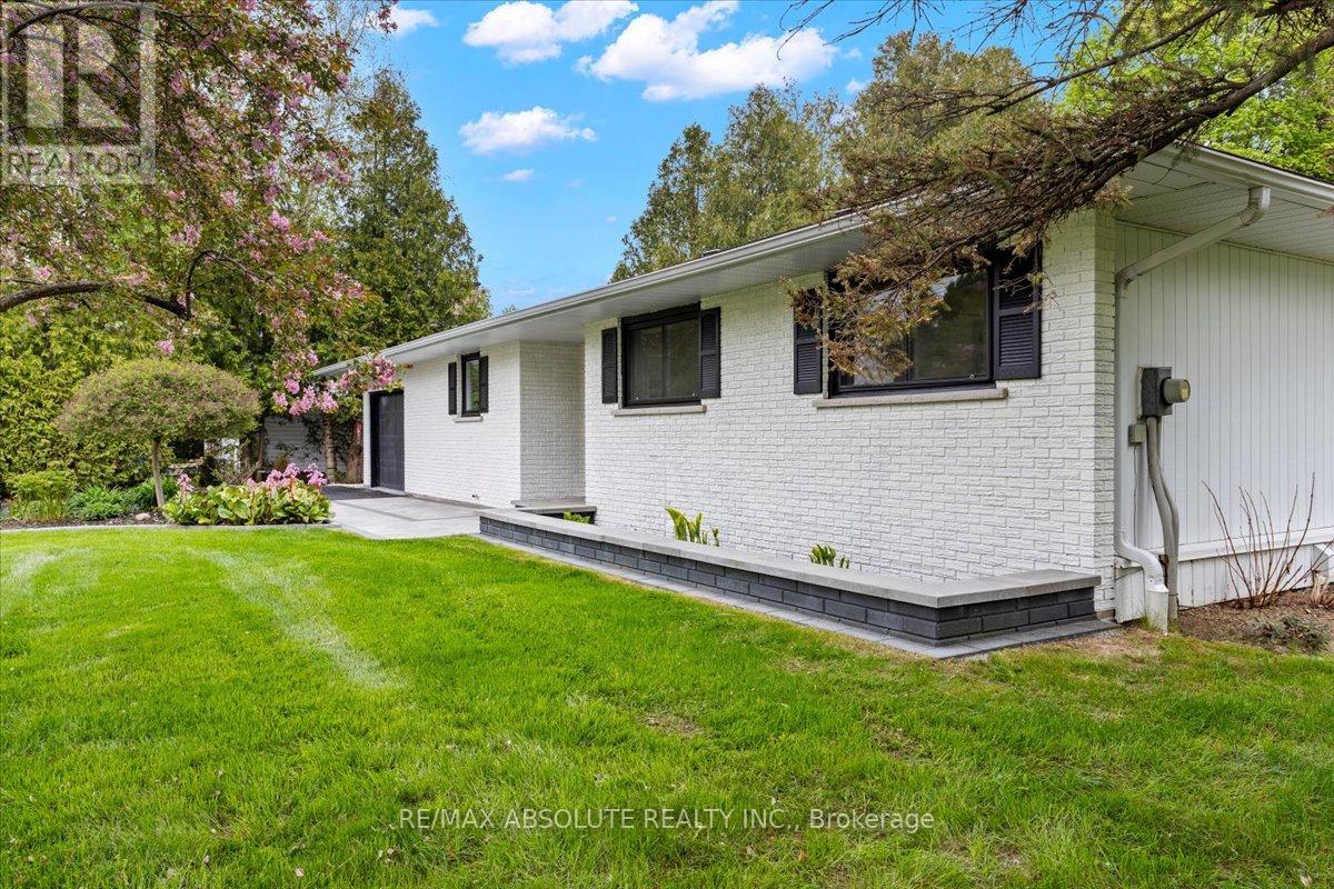 36 Beverly Street, Ottawa, Ontario  K2S 0S2 - Photo 2 - X12167748