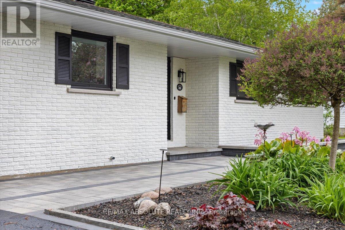 36 Beverly Street, Ottawa, Ontario  K2S 0S2 - Photo 3 - X12167748