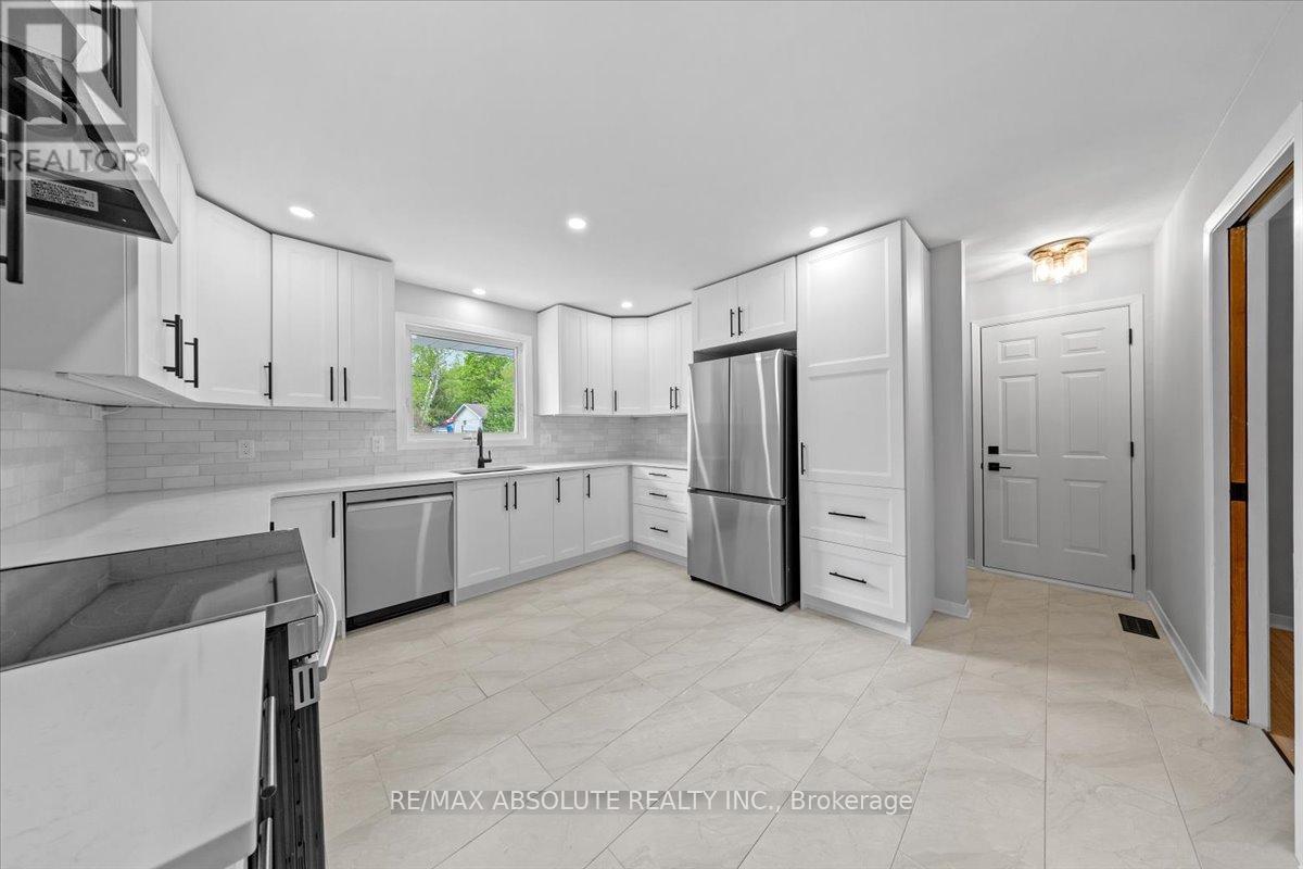 36 Beverly Street, Ottawa, Ontario  K2S 0S2 - Photo 8 - X12167748