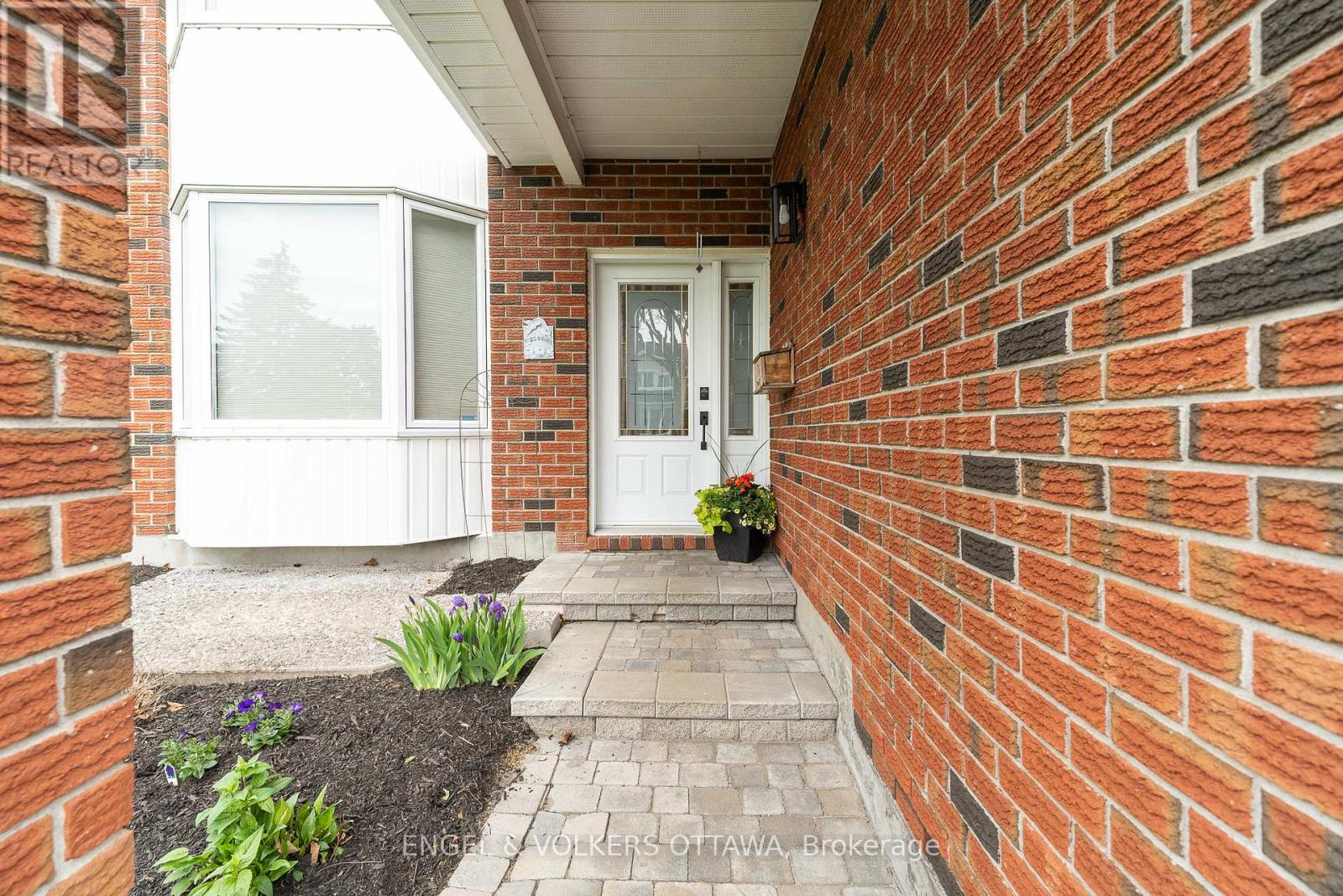 1798 Tache Way, Ottawa, Ontario  K4A 2S5 - Photo 2 - X12167778