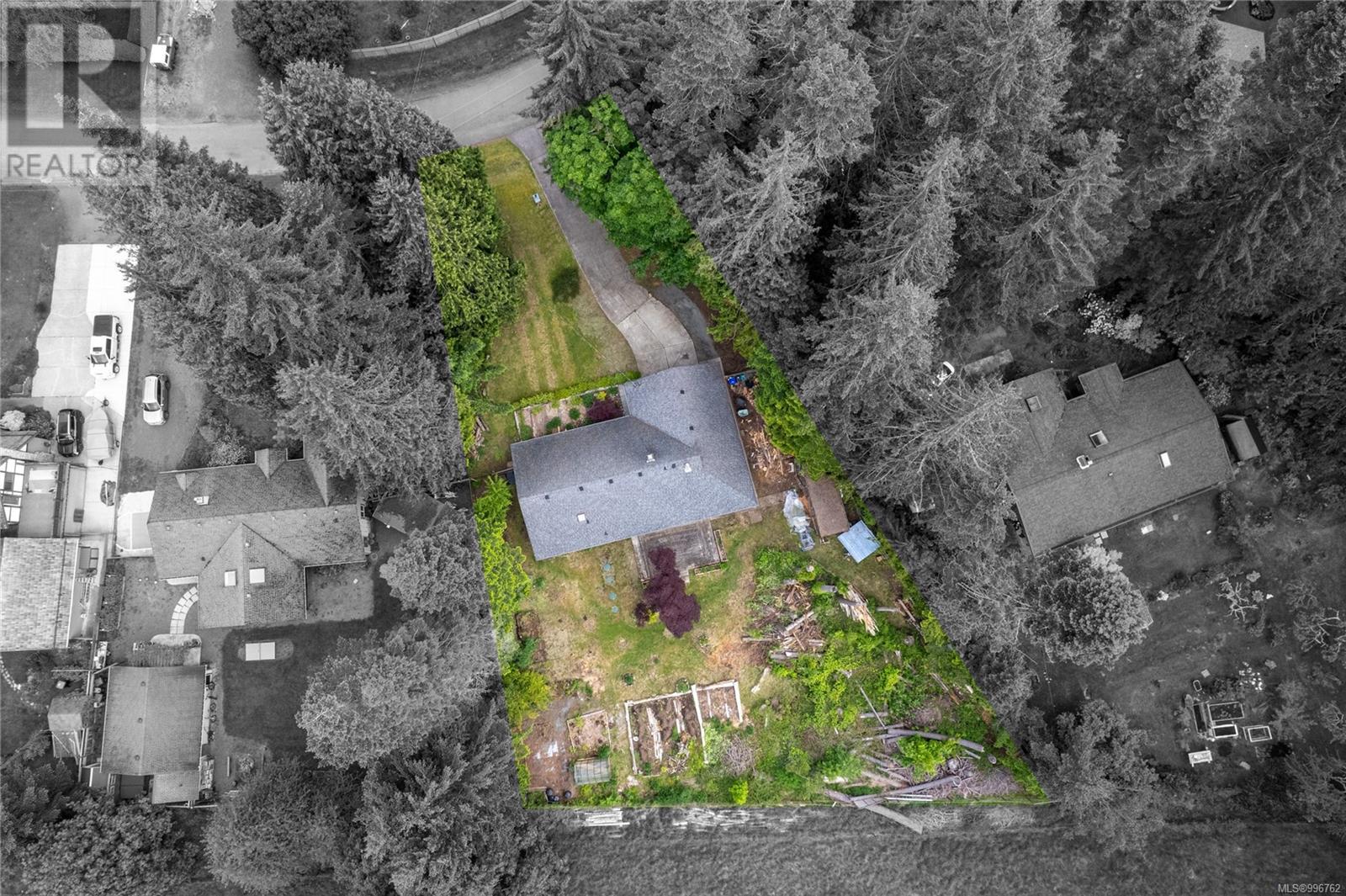 Property at 945 Terrien Way image 2