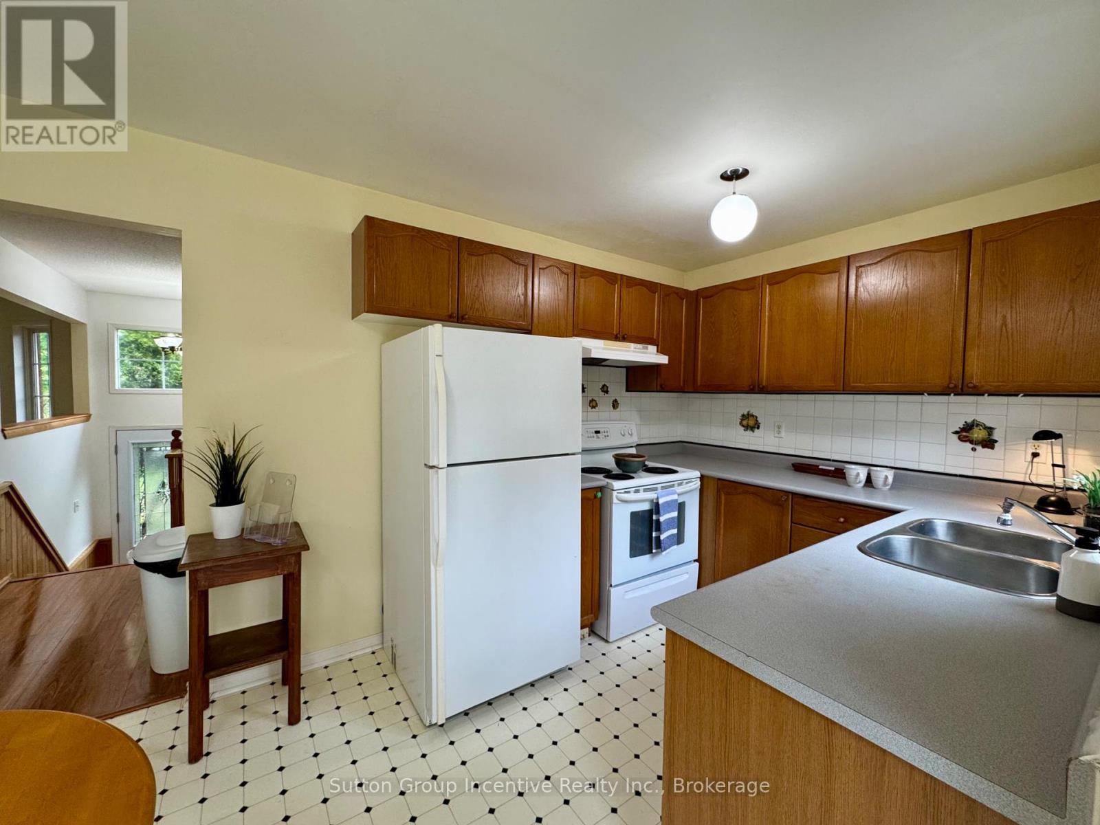 4 Bush Crescent, Wasaga Beach, Ontario  L9Z 1M2 - Photo 12 - S12167750