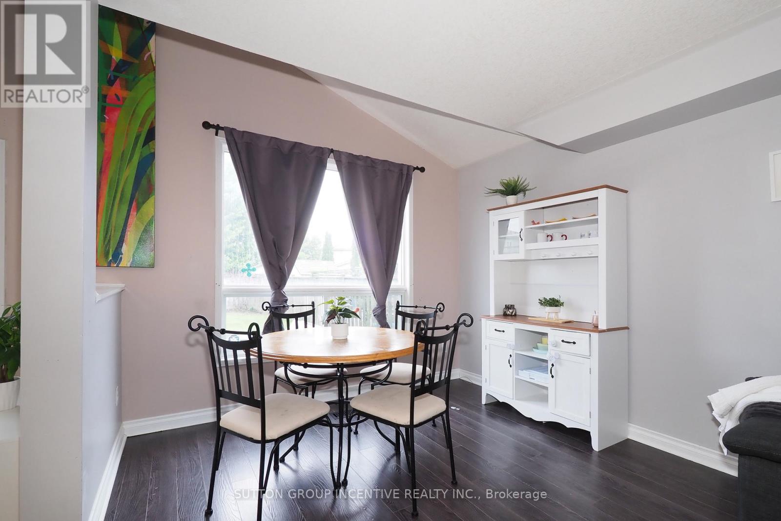 251 Grey Fox Drive, Kitchener, Ontario  N2E 3N7 - Photo 9 - X12167762