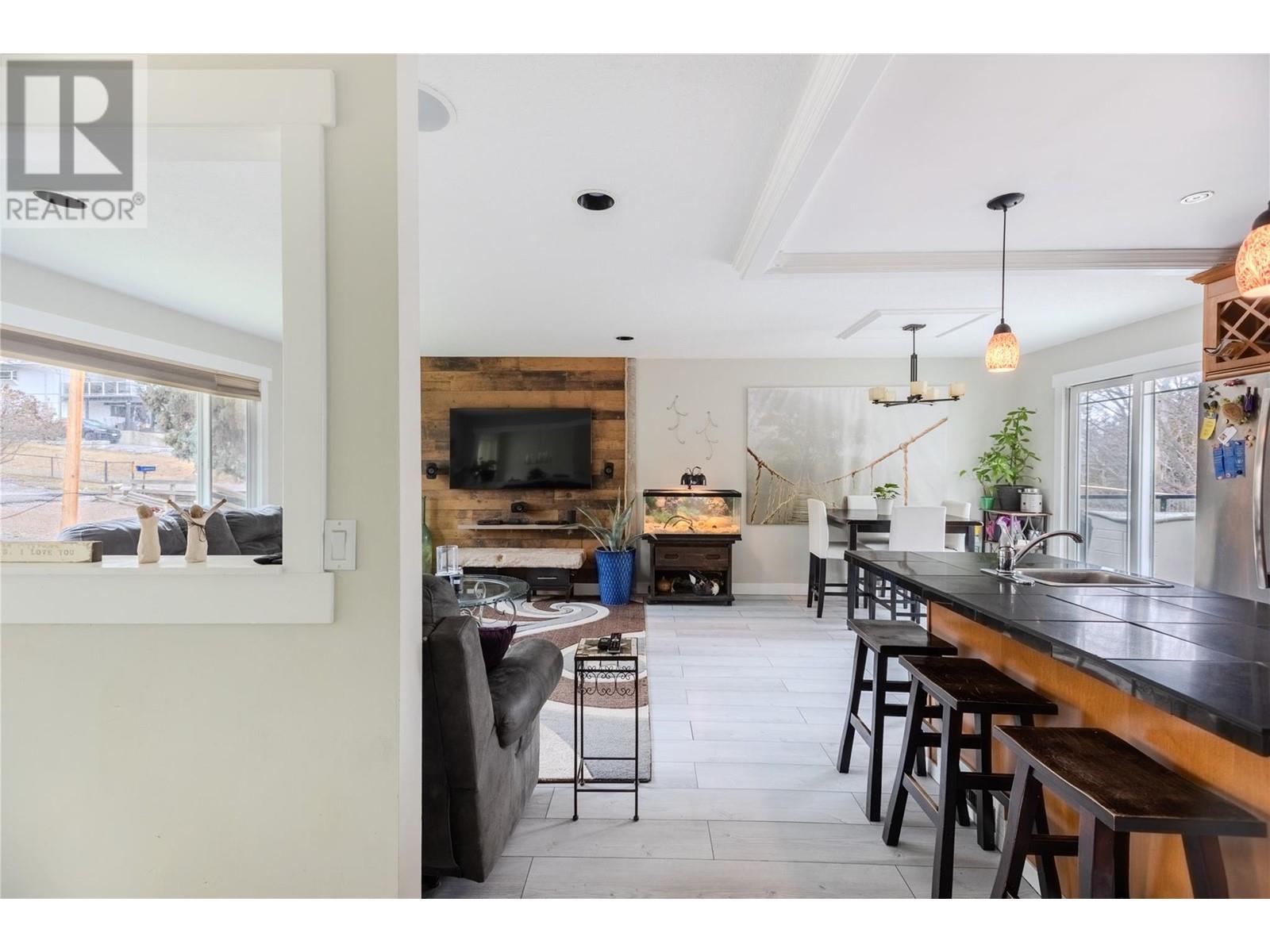 5400 Morris Place, Kamloops, BC V2C5S3