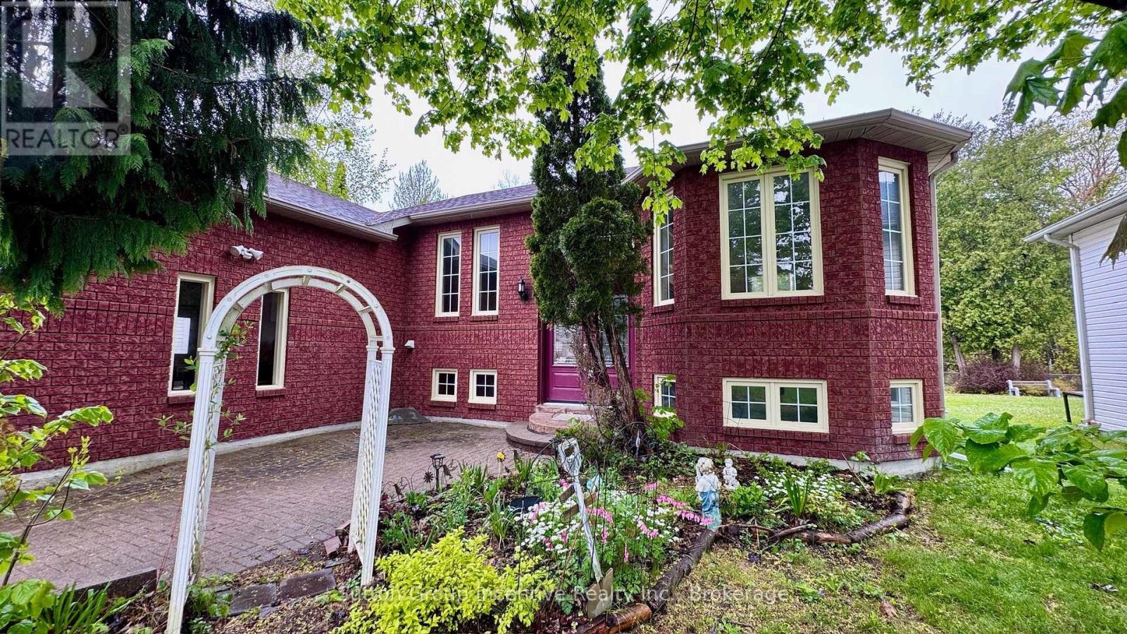 4 BUSH CRESCENT, Wasaga Beach, Ontario