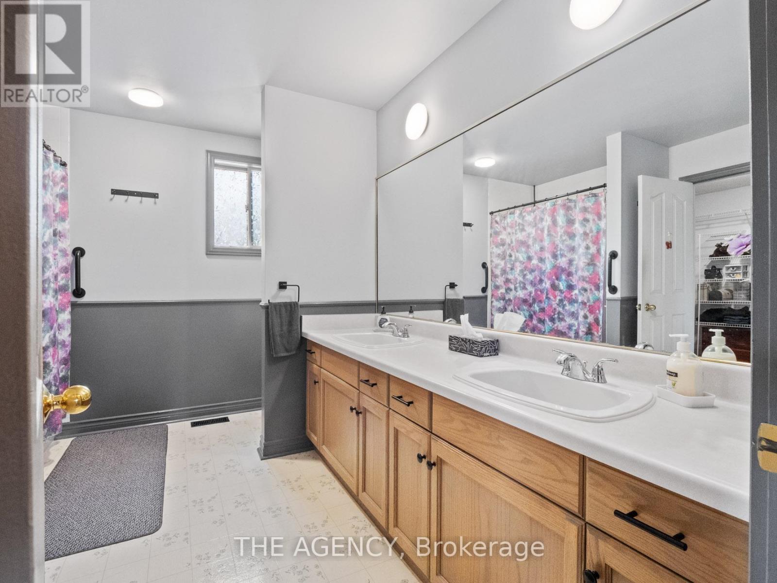 106 Spruceside Crescent, Pelham (Fonthill), Ontario  L0S 1E0 - Photo 22 - X12167791