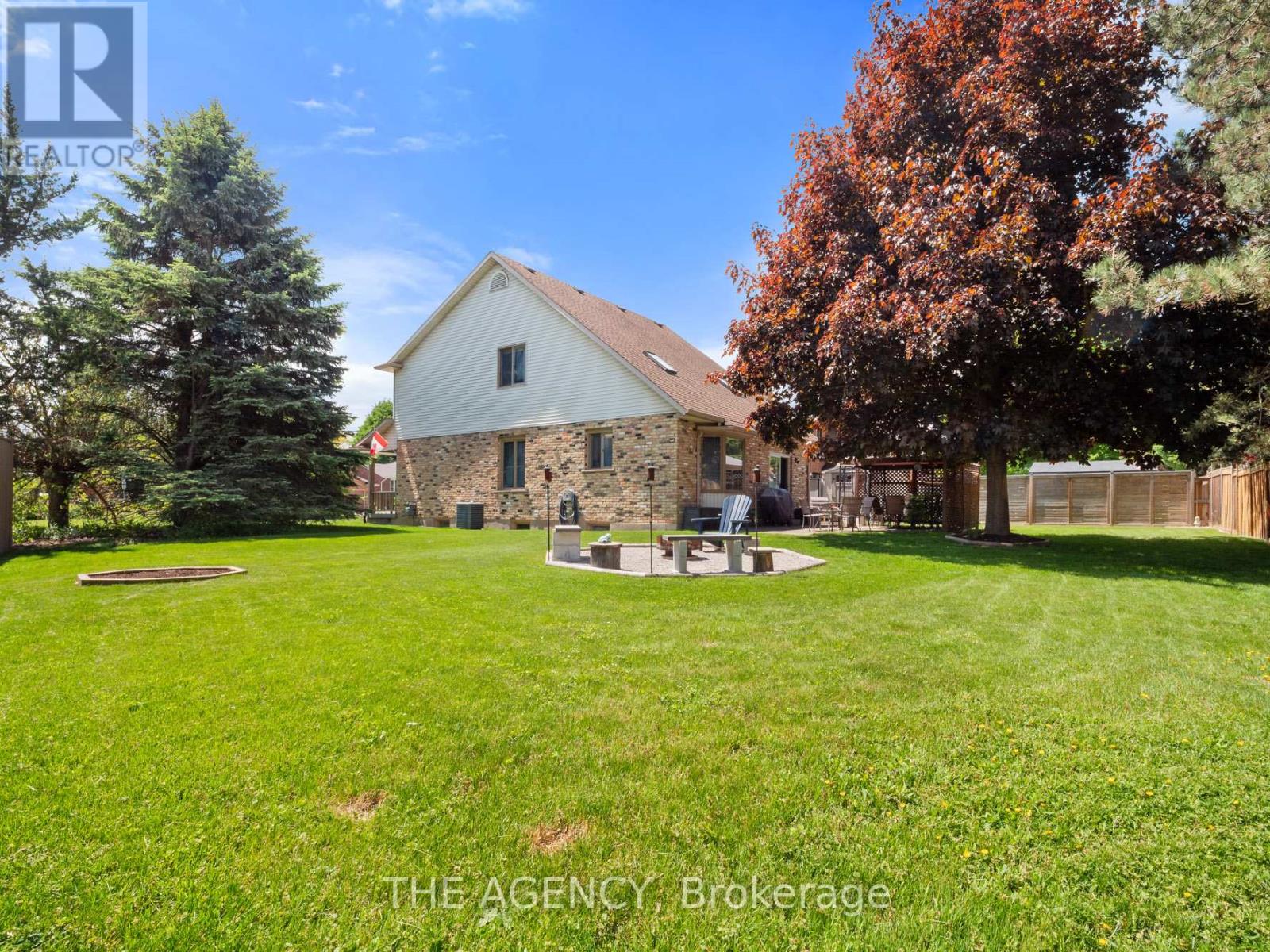106 Spruceside Crescent, Pelham (Fonthill), Ontario  L0S 1E0 - Photo 32 - X12167791