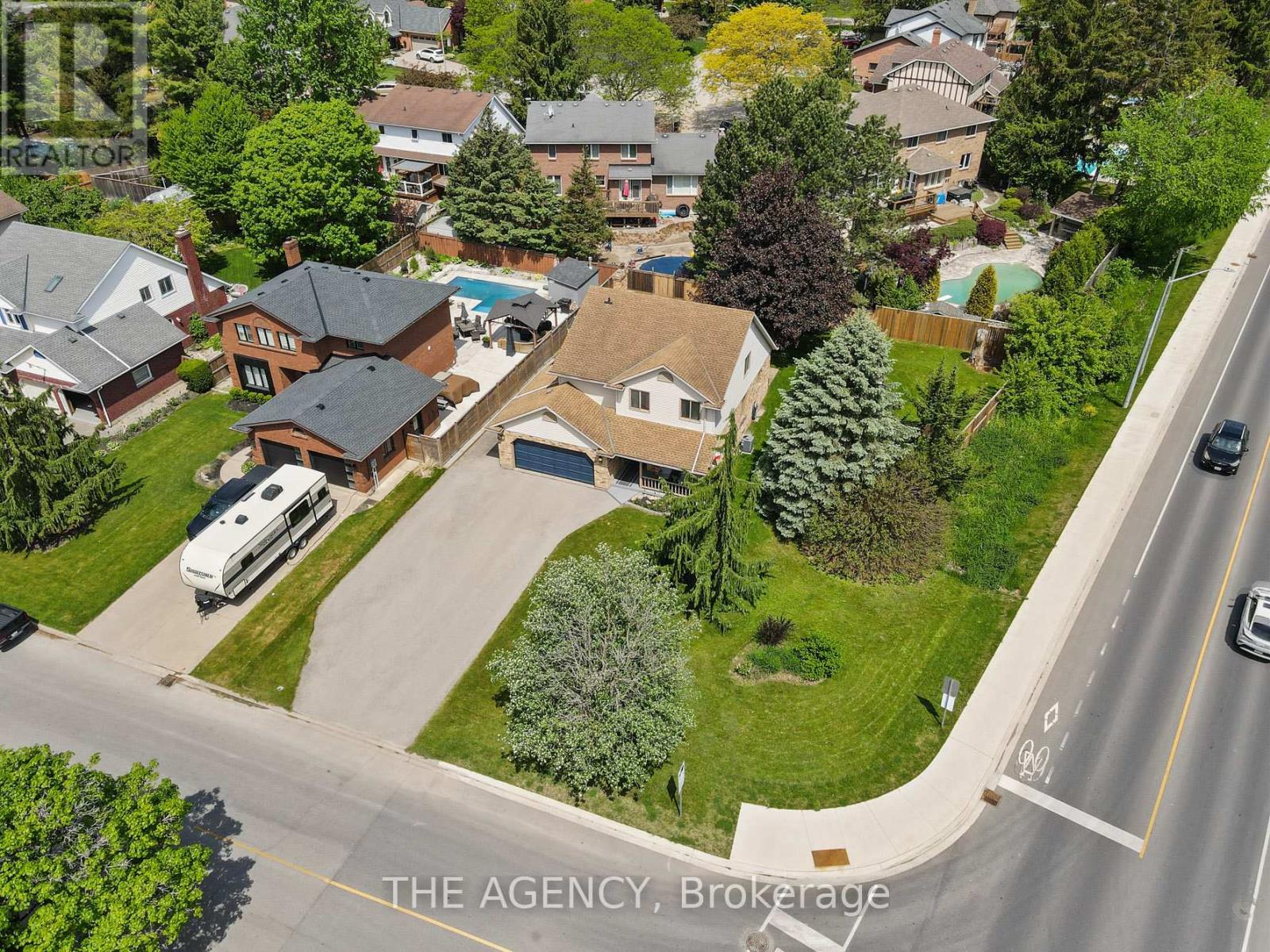 106 Spruceside Crescent, Pelham (Fonthill), Ontario  L0S 1E0 - Photo 4 - X12167791