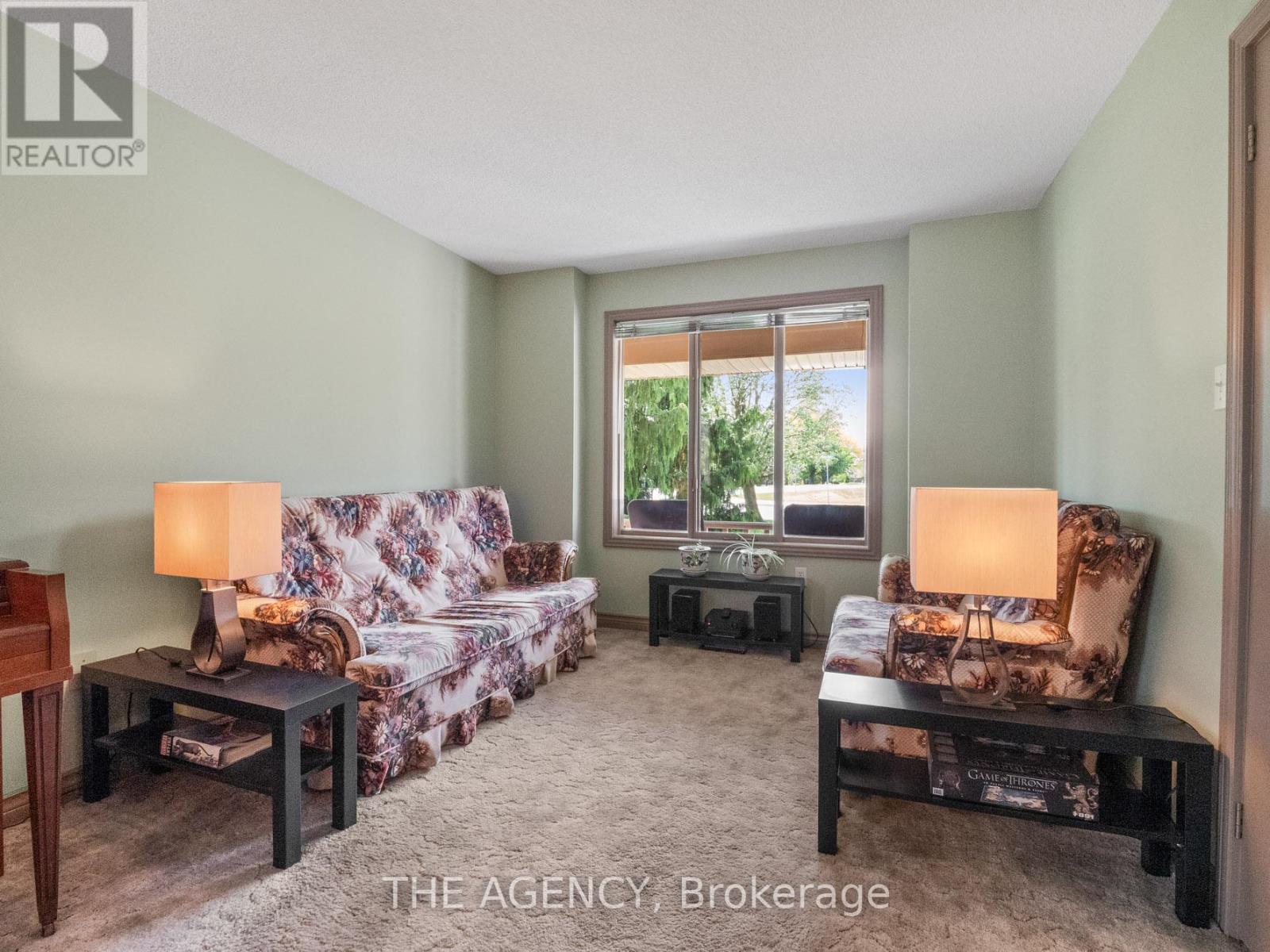 106 Spruceside Crescent, Pelham, Ontario  L0S 1E0 - Photo 8 - X12167791