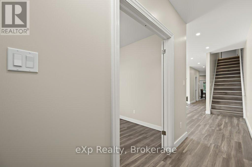 Property at 53 COLLEGE AVENUE W image 4